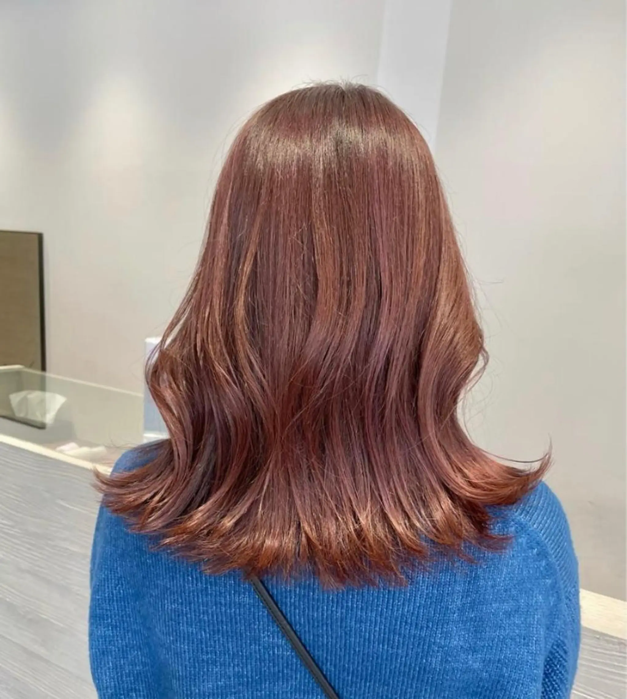 セミロング カラー サキ🤍ハイトーン 🩰くびれ巻きヘアのヘアスタイル