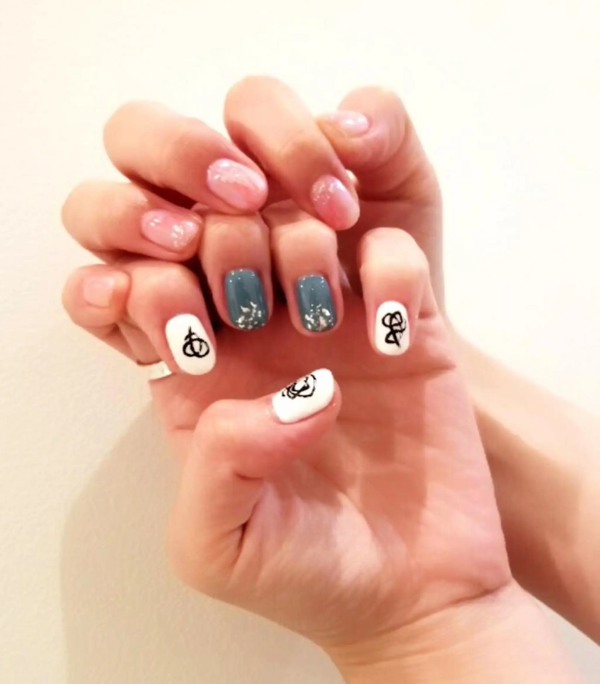 ネイル ニュアンスネイル フジタ エリカのネイルデザイン