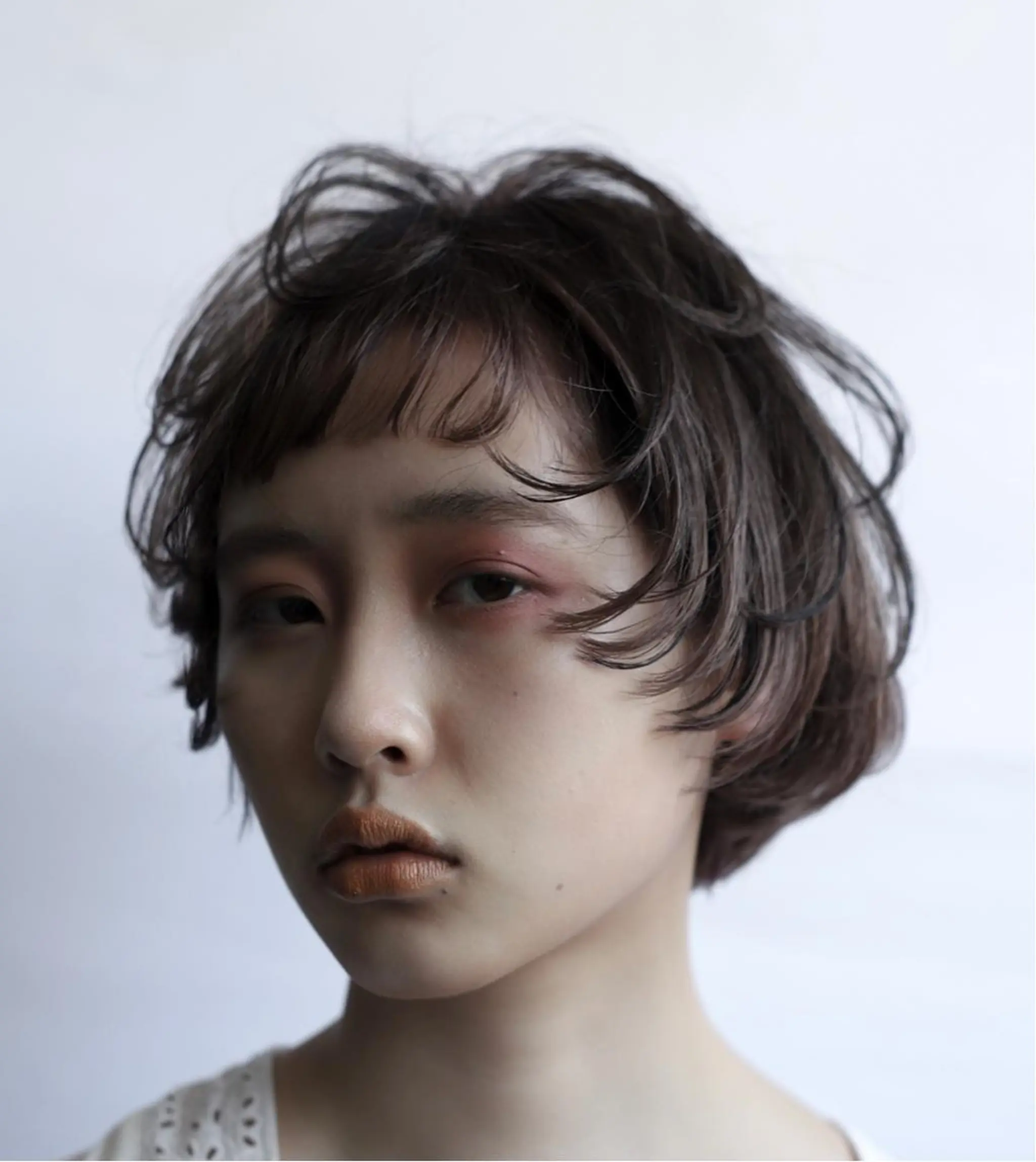 ショート カラー ベージュカラー ブリーチ ケアブリーチ グレージュ ハイライトカラー DADACUBIC 齋藤　樹のヘアスタイル