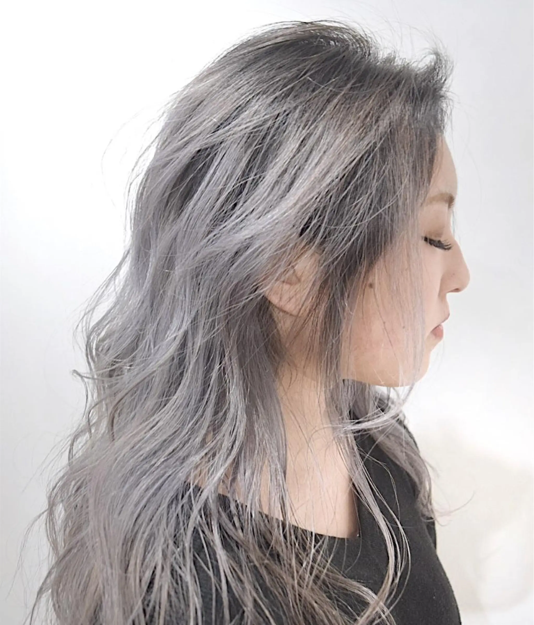 カラー シルバー ホワイトシルバー ハイトーンカラー RYUのヘアスタイル