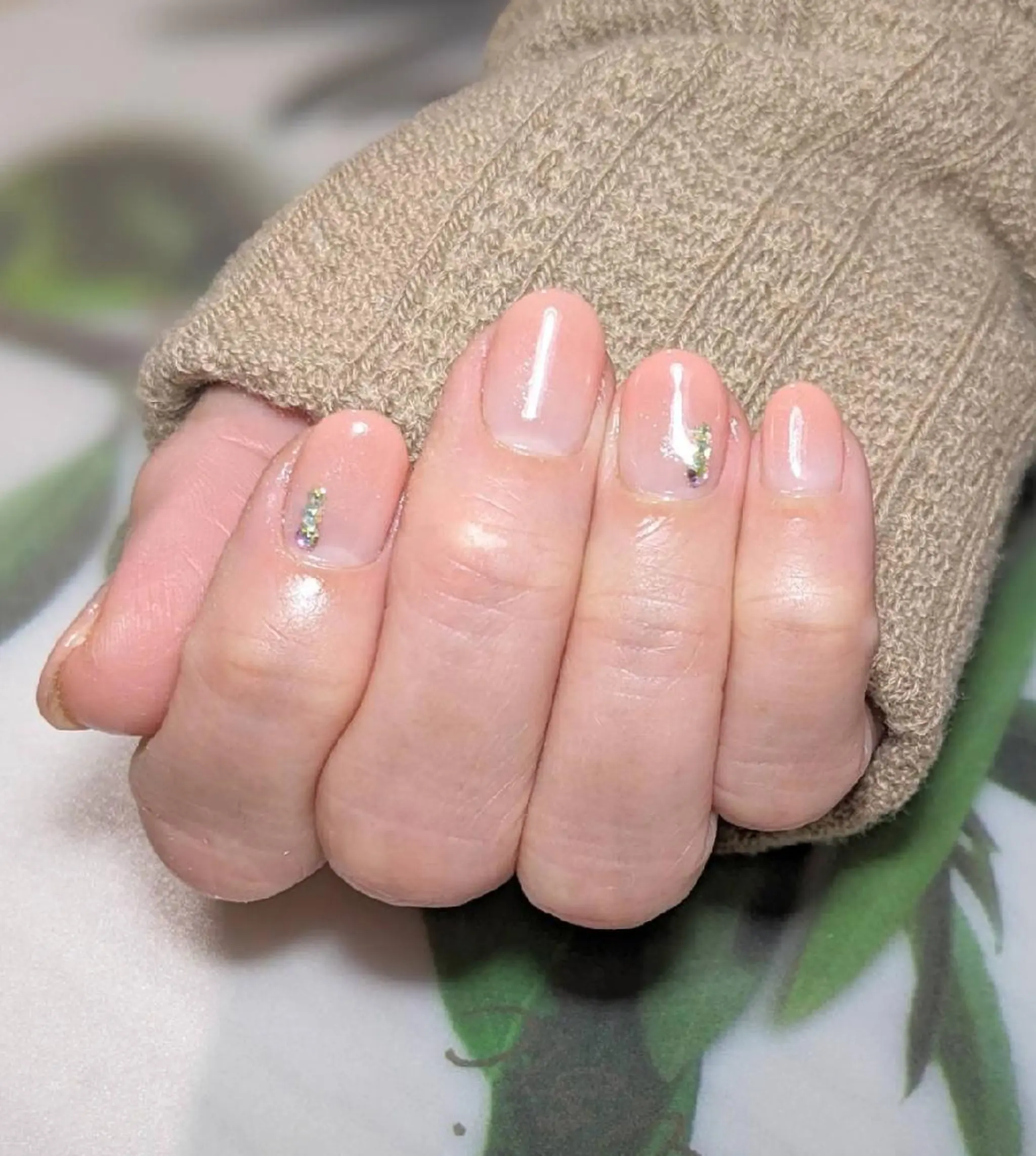 ネイル オーロラネイル グラデーション ピンク ストーンネイル ハンドネイル ネイルサロンベルティ .keikoのネイルデザイン