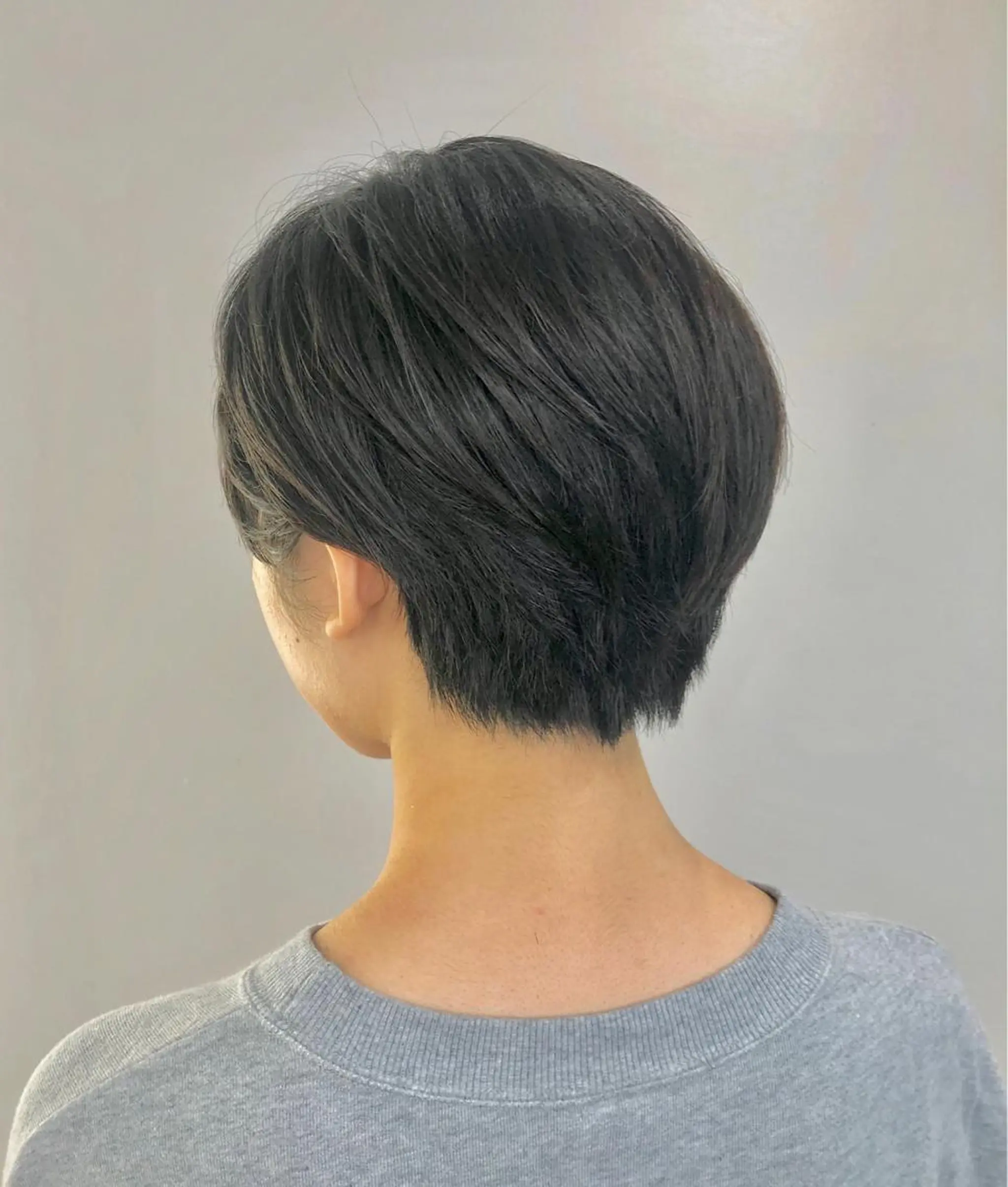 ショート カラー 黒髪 ブルーカラー ブルーブラック くびれヘア ショートヘア カット ヘアセット ☕️ベージュカラー 内藤光哉☕️のヘアスタイル