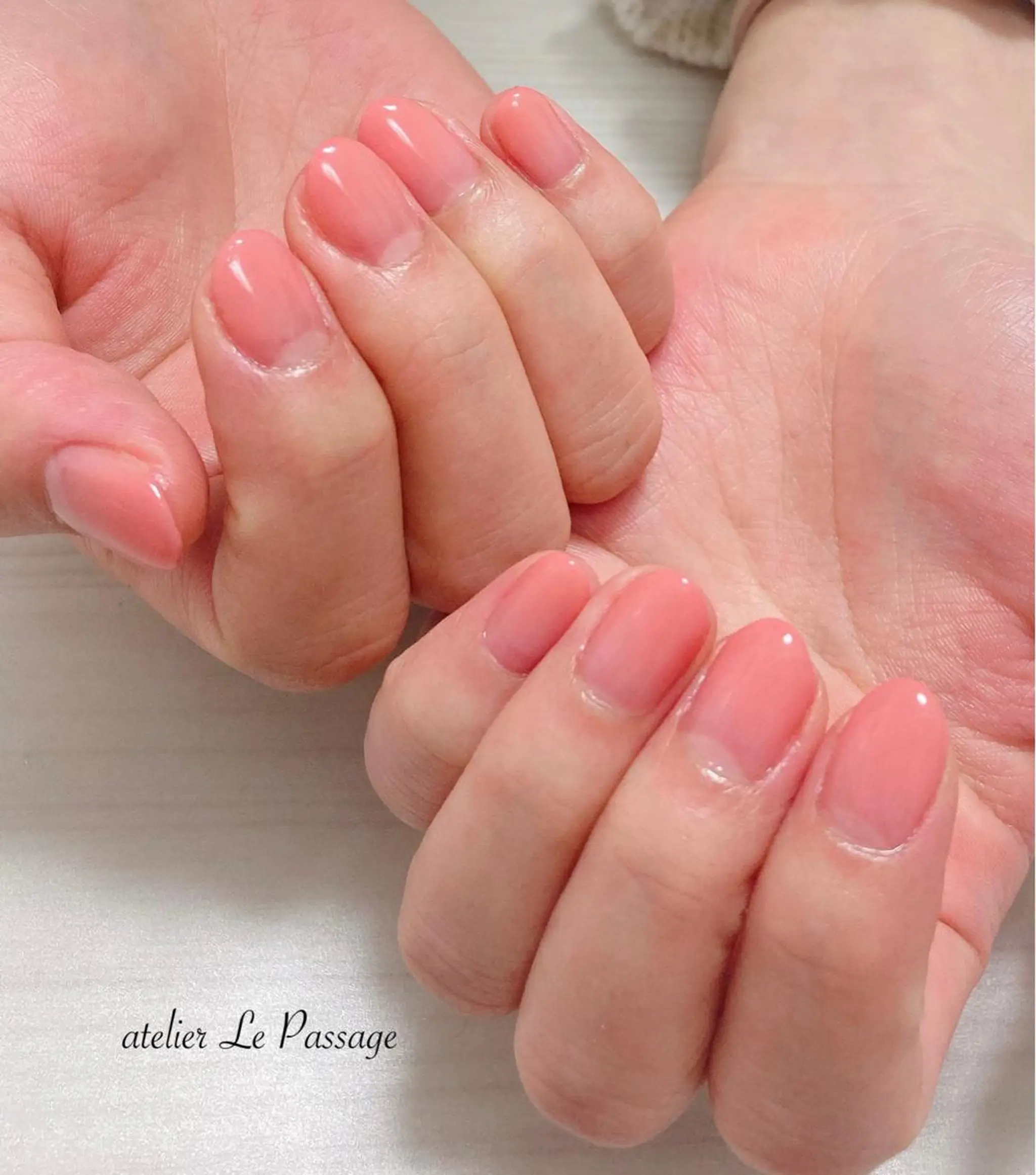 ネイル ジェルネイル グラデーション ラメ(グリッター) オフィスネイル ワンカラーネイル Atelier Le Passage所属・h nakatsukaのネイルデザイン