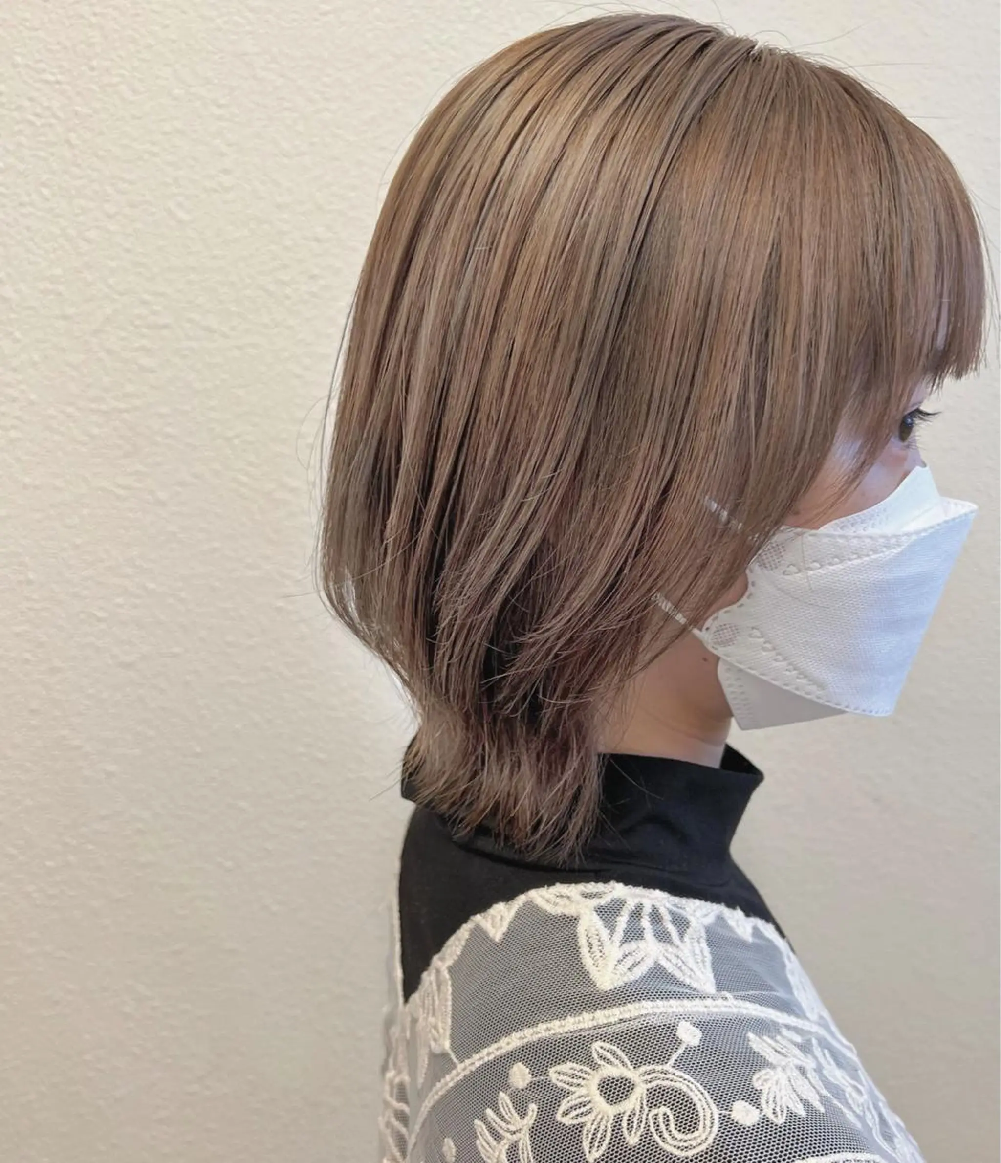 ミディアム カラー ベージュカラー ブリーチ フォギーベージュ ヘアカラー 🌼こやま かおり🌼のヘアスタイル