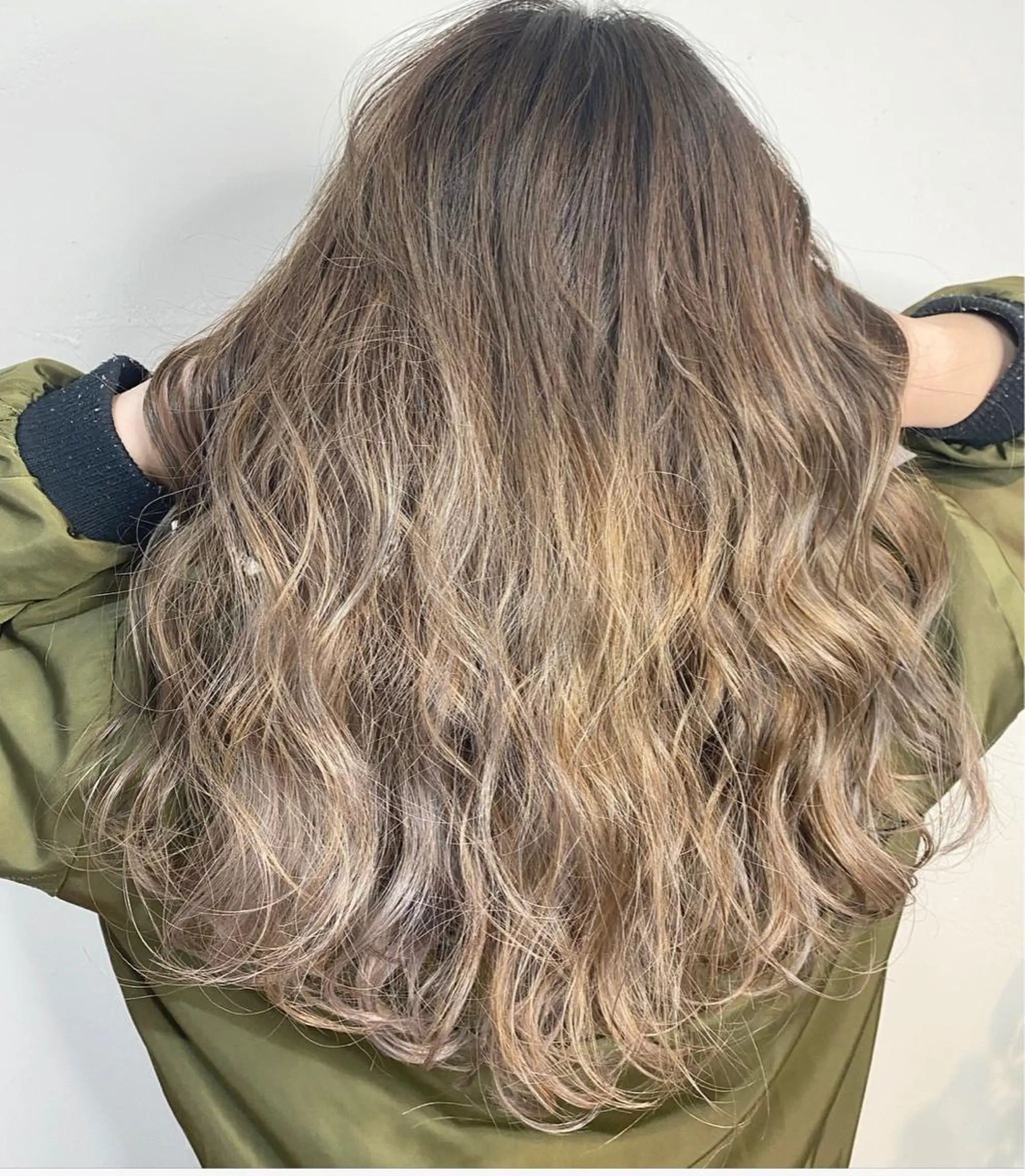 カラー ベージュカラー グラデーションカラー シルバー シルバーベージュ ヘアカラー トリートメント 髪質改善🌟透明感 🌟三塚有紀子のヘアスタイル