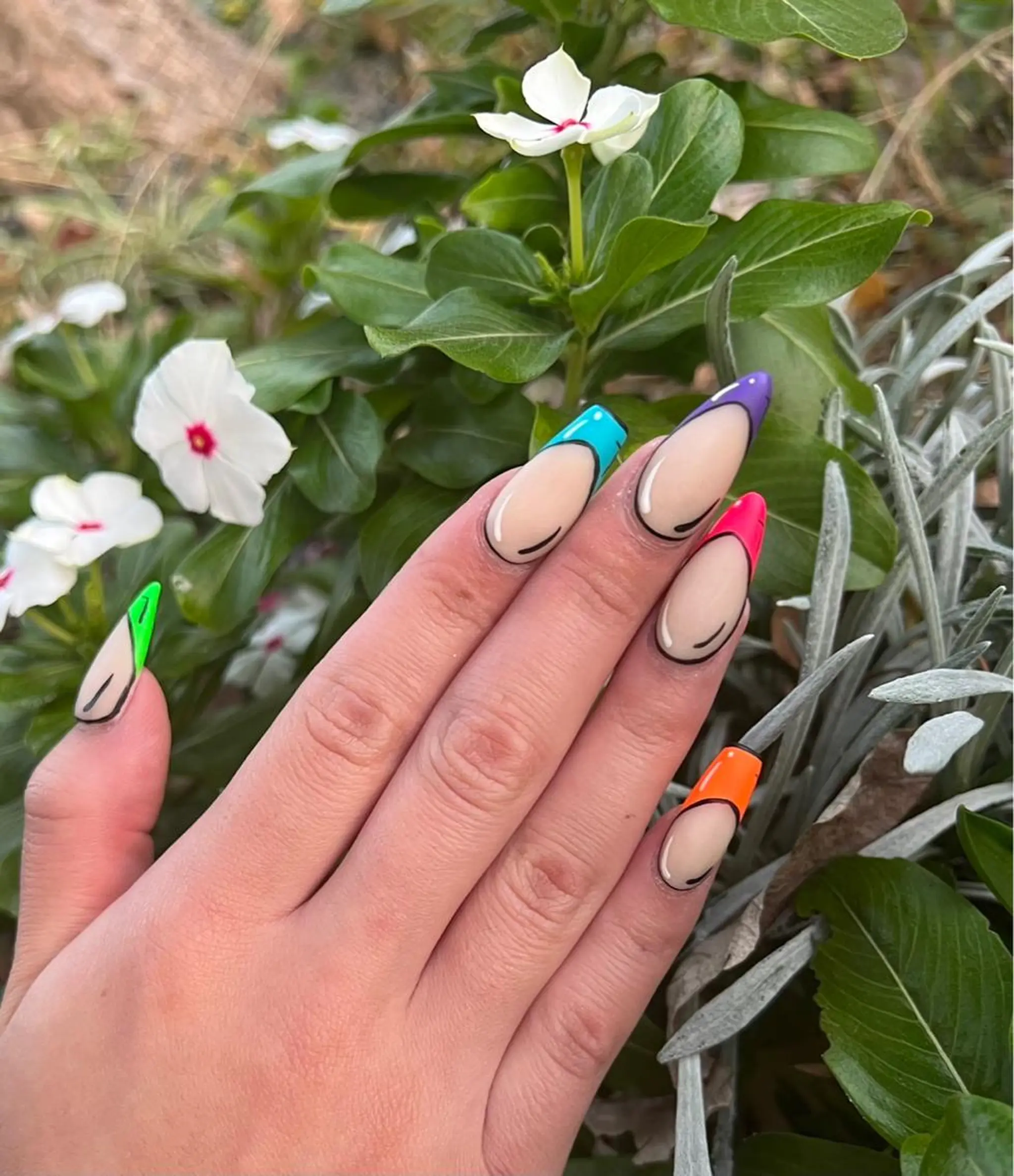 ミディアム ネイル 《LB》ラブリエ Nail&eyeのマツエク・マツパデザイン