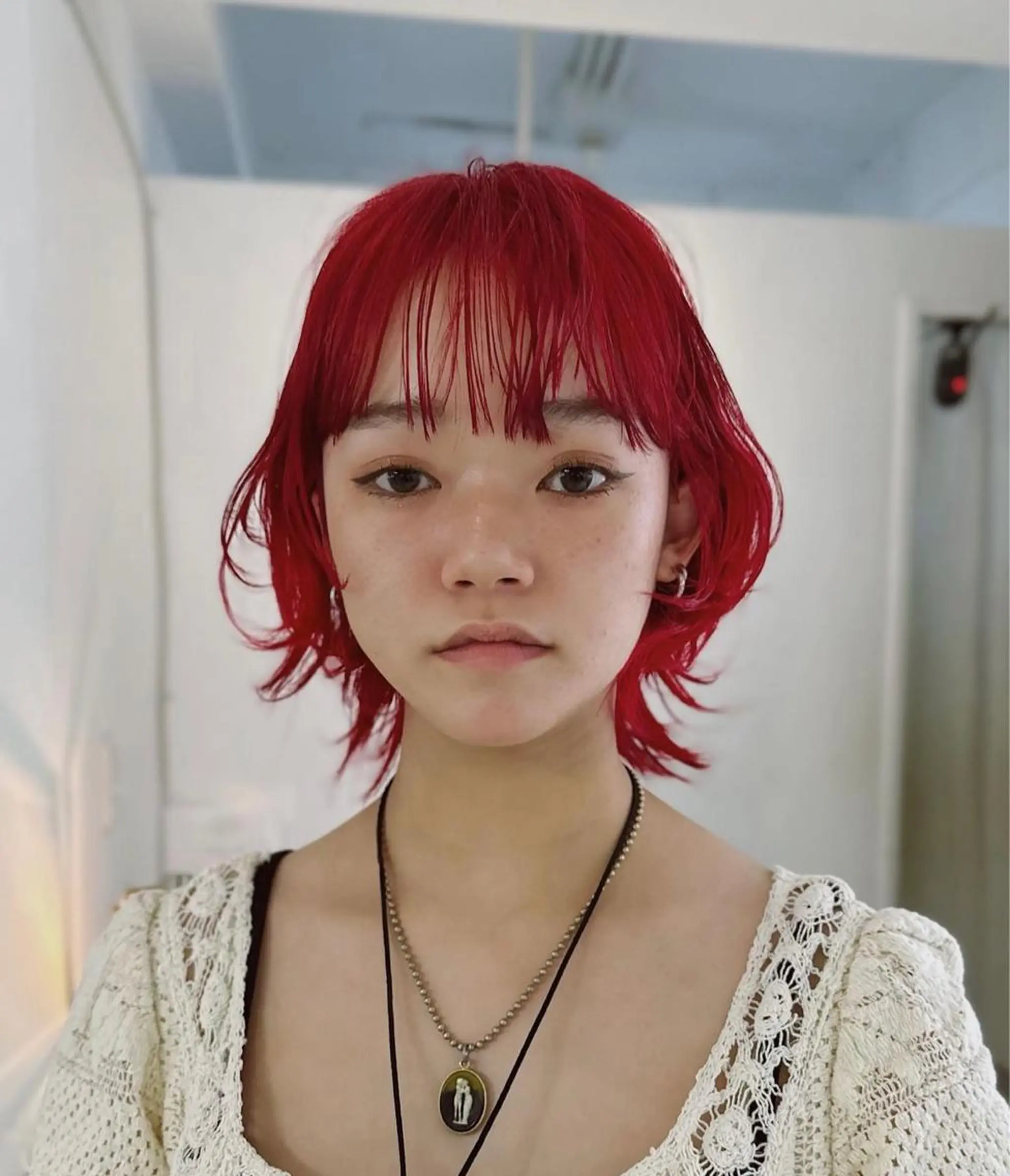 ミディアム カラー 束所属・毛流れセンターパート Sakiのヘアスタイル