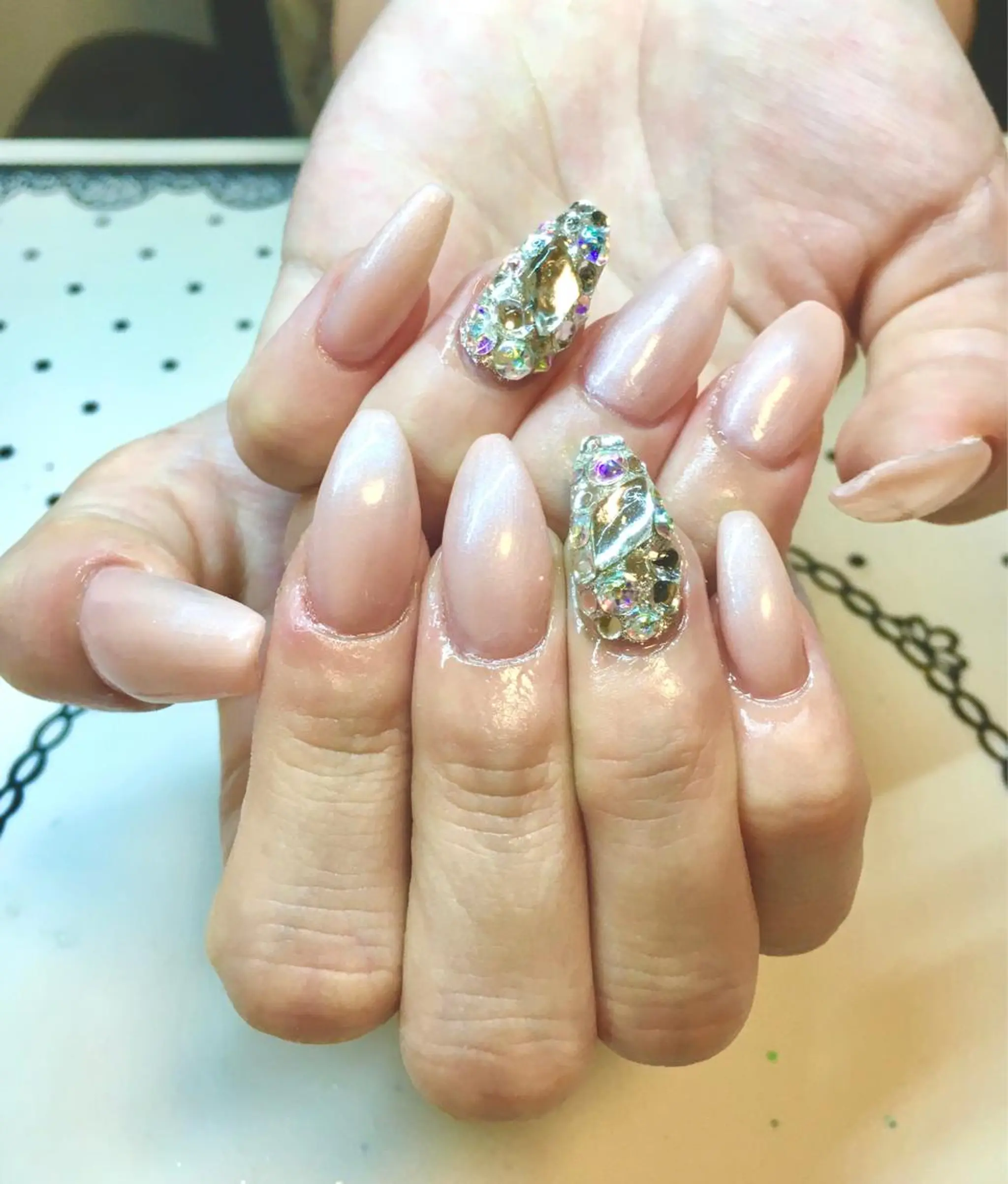 ネイル ストーンネイル nailsalon sugarr所属・nailist cocoのネイルデザイン