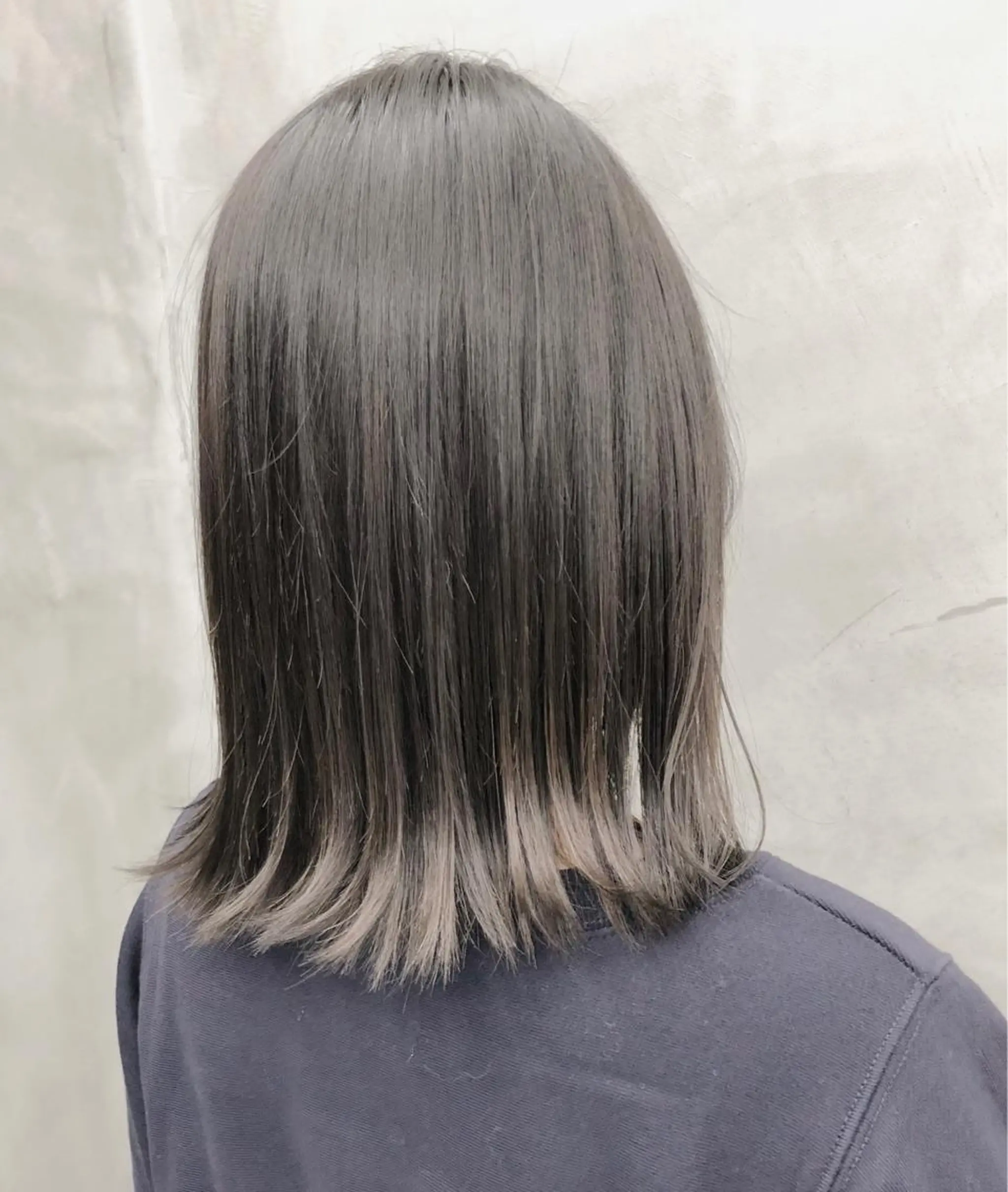 カラー グレージュ シルバー シルバーグレージュ ショート・ボブ 徳竹淳一のヘアスタイル