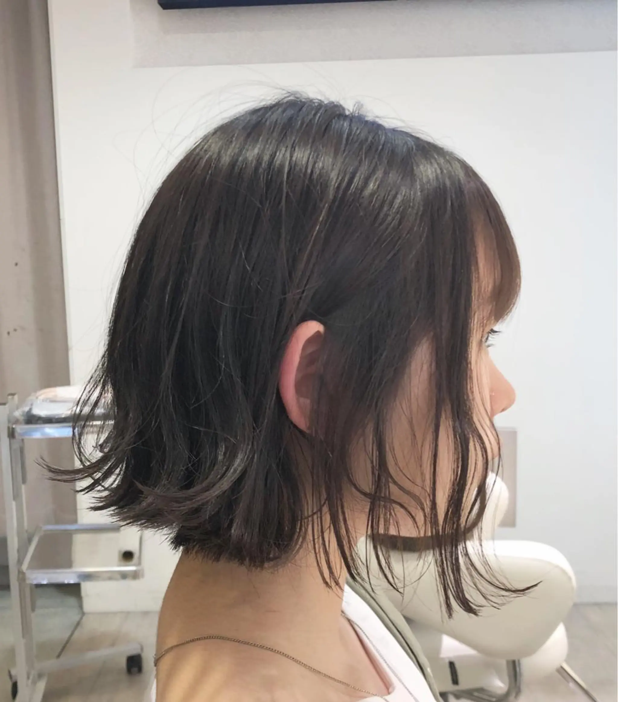 ミディアム カラー グレージュ オレンジ ボブ 外ハネヘア カット ヘアカラー トリートメント 門田 恭弥のヘアスタイル