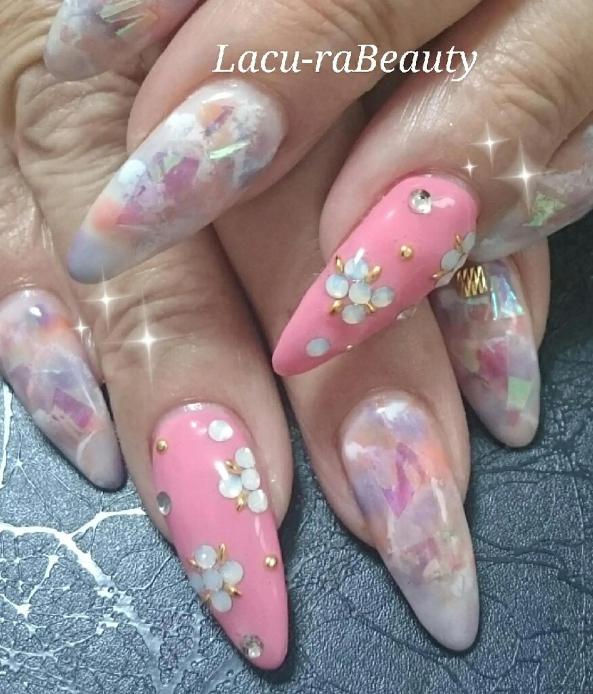 ネイル 小顔と腸の専門店 ラクーラビューティのエステ・リラクイメージ