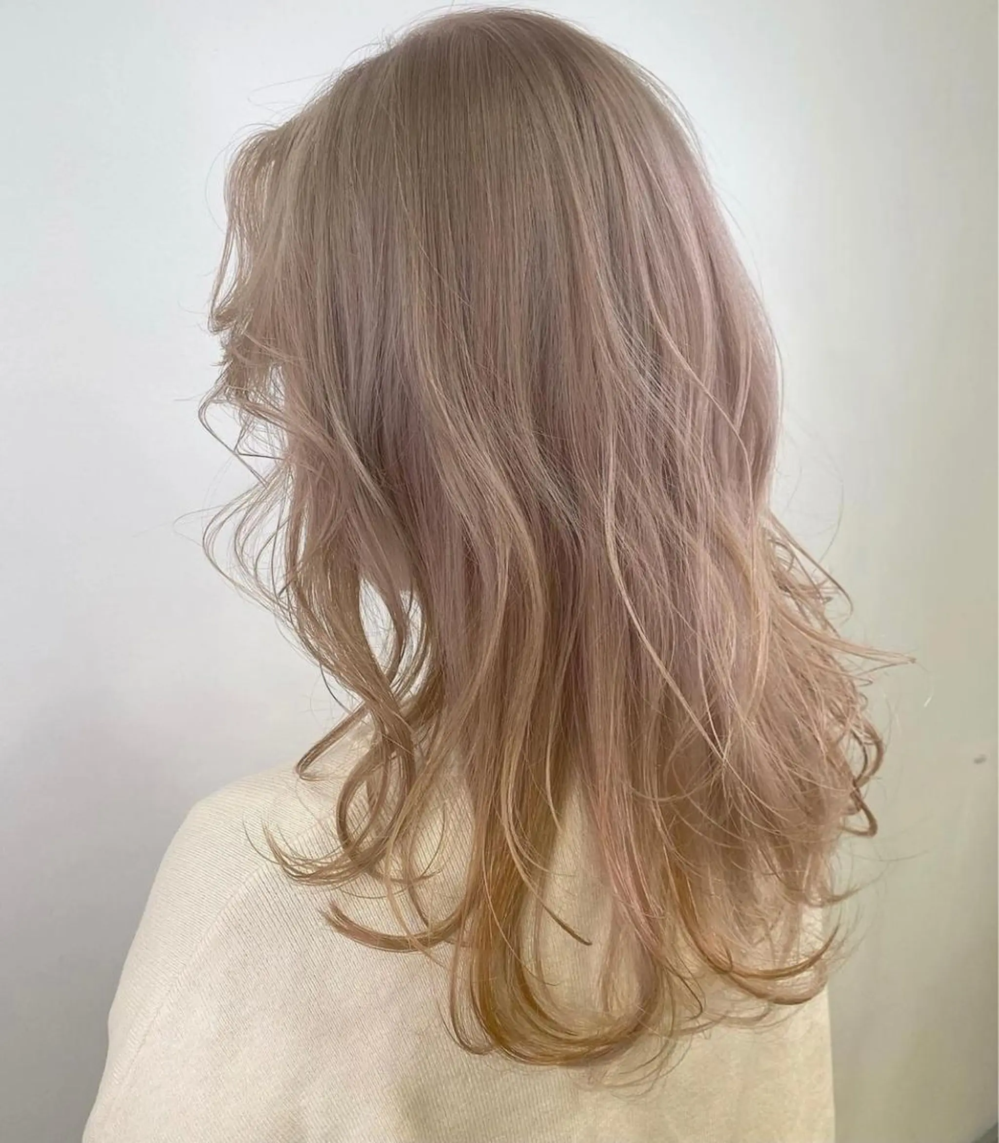 セミロング 艶髪カラー🫧 髪質改善🪽萩原のヘアスタイル