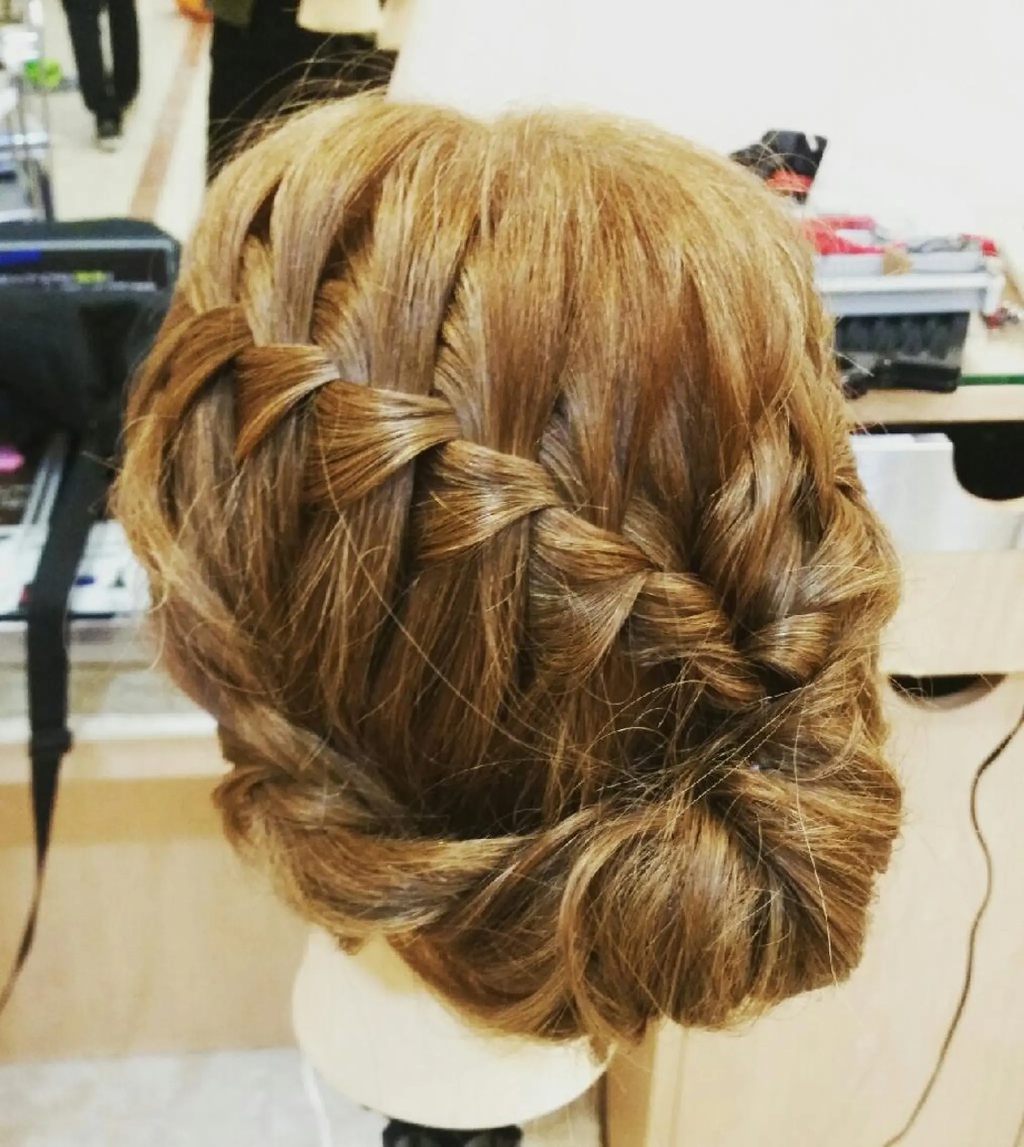 ヘアアレンジ EMANON名古屋所属・美谷添（ミヤゾエ） まどか大人ヘアサロンのヘアスタイル