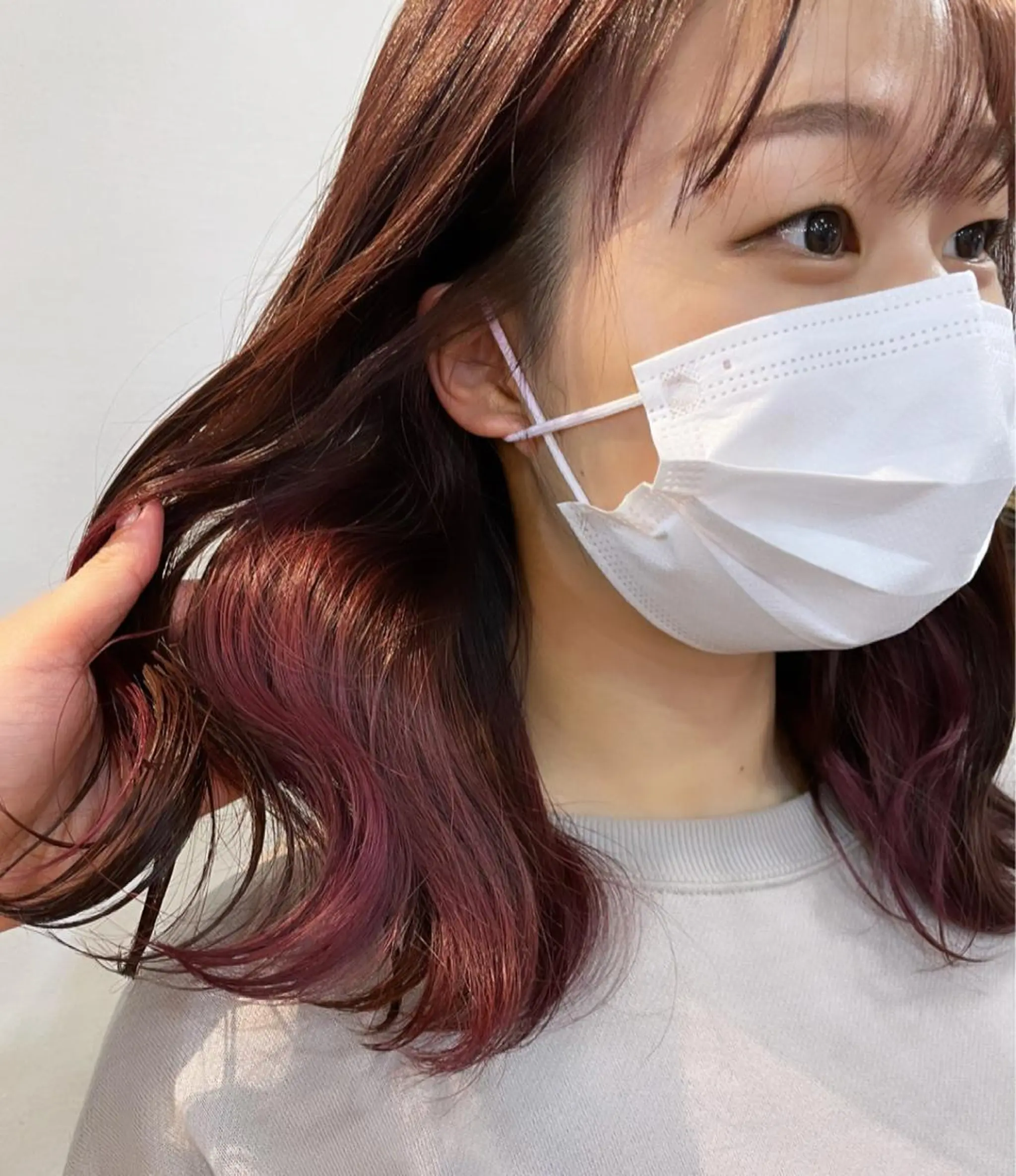 ミディアム レイヤーカット、 大人可愛い　中村美羅のヘアスタイル