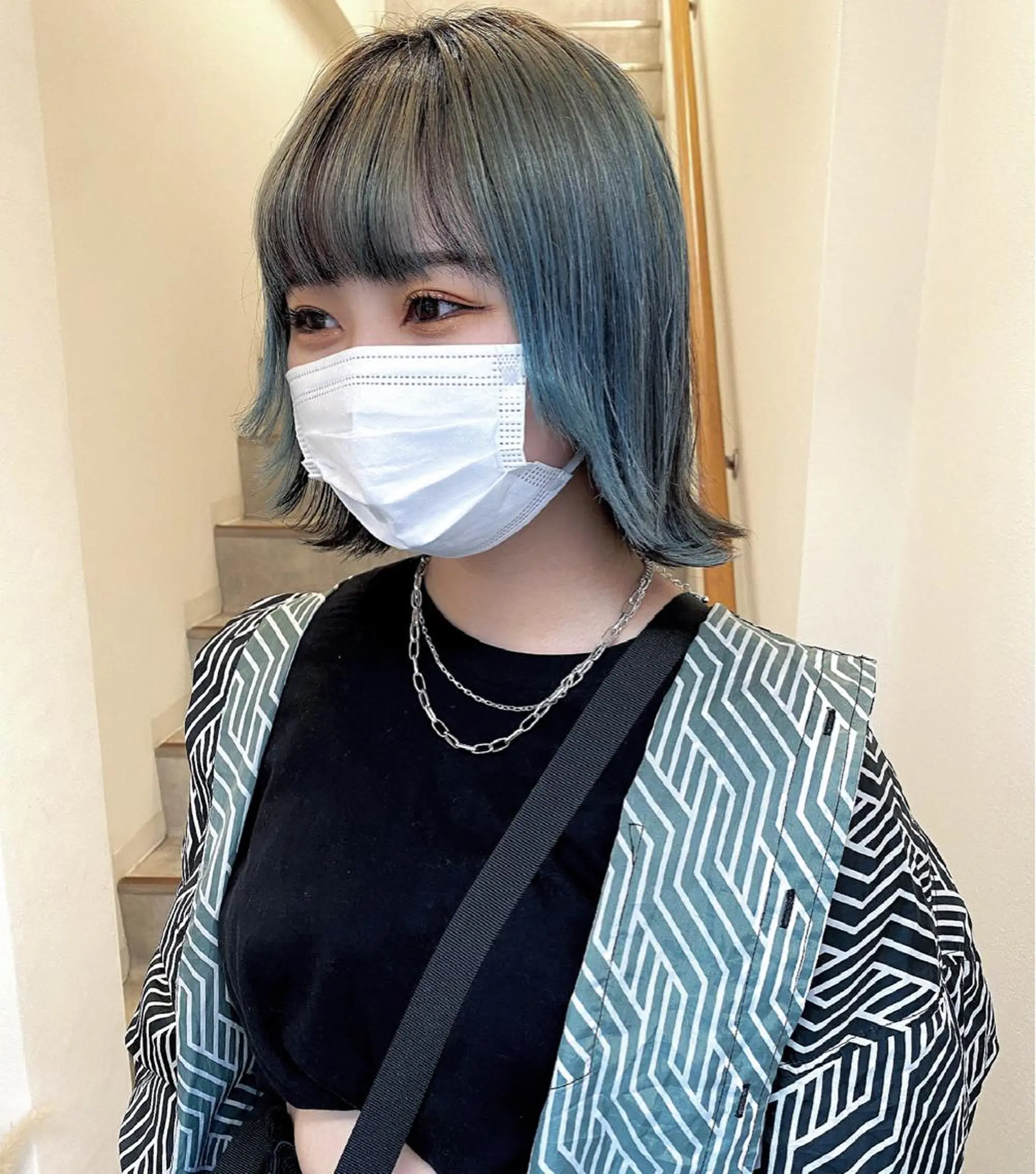 ミディアム カラー ブルーカラー ハイトーンカラー ヘアカラー トリートメント RAIMA ハイトーン/レイヤーのヘアスタイル