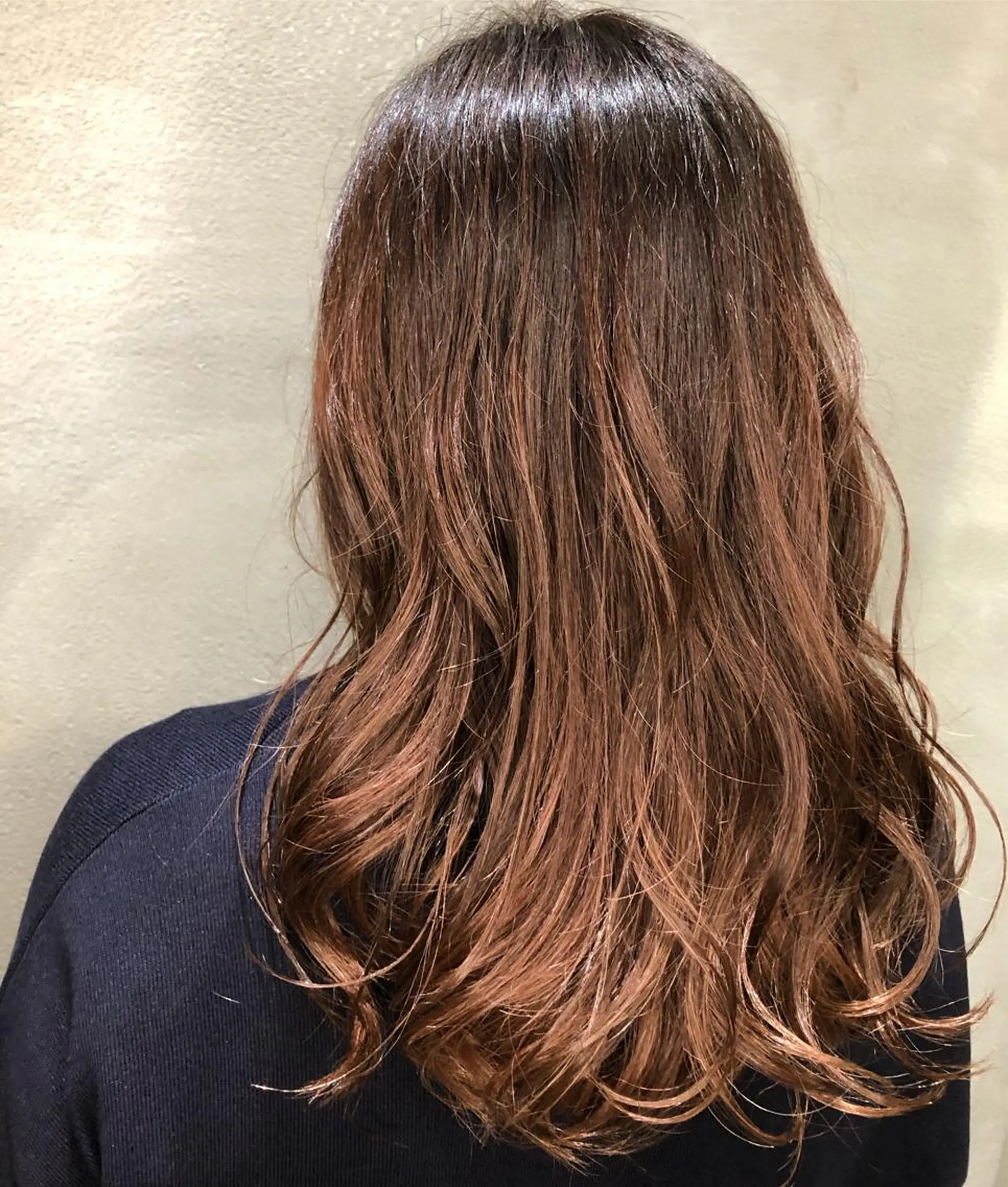 ロング カラー ベージュカラー グラデーションカラー ピンクカラー ピンクベージュ カット ヘアカラー edge.所属・くまがい みゆ【edge.】のヘアスタイル