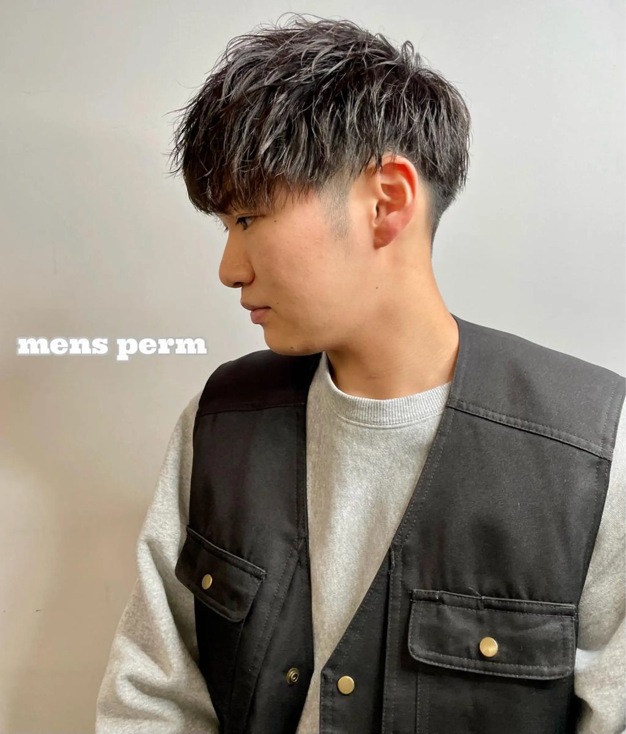 ショート カラー パーマ メンズ メンズバレイヤージュ メンズブリーチ メンズハイライト メンズハイトーン メンズインナーカラー ヘアカラー パーマ トリートメント ヘッドスパ ヘアセット ®️レイヤー/透明感 カラー/星野六三四のヘアスタイル