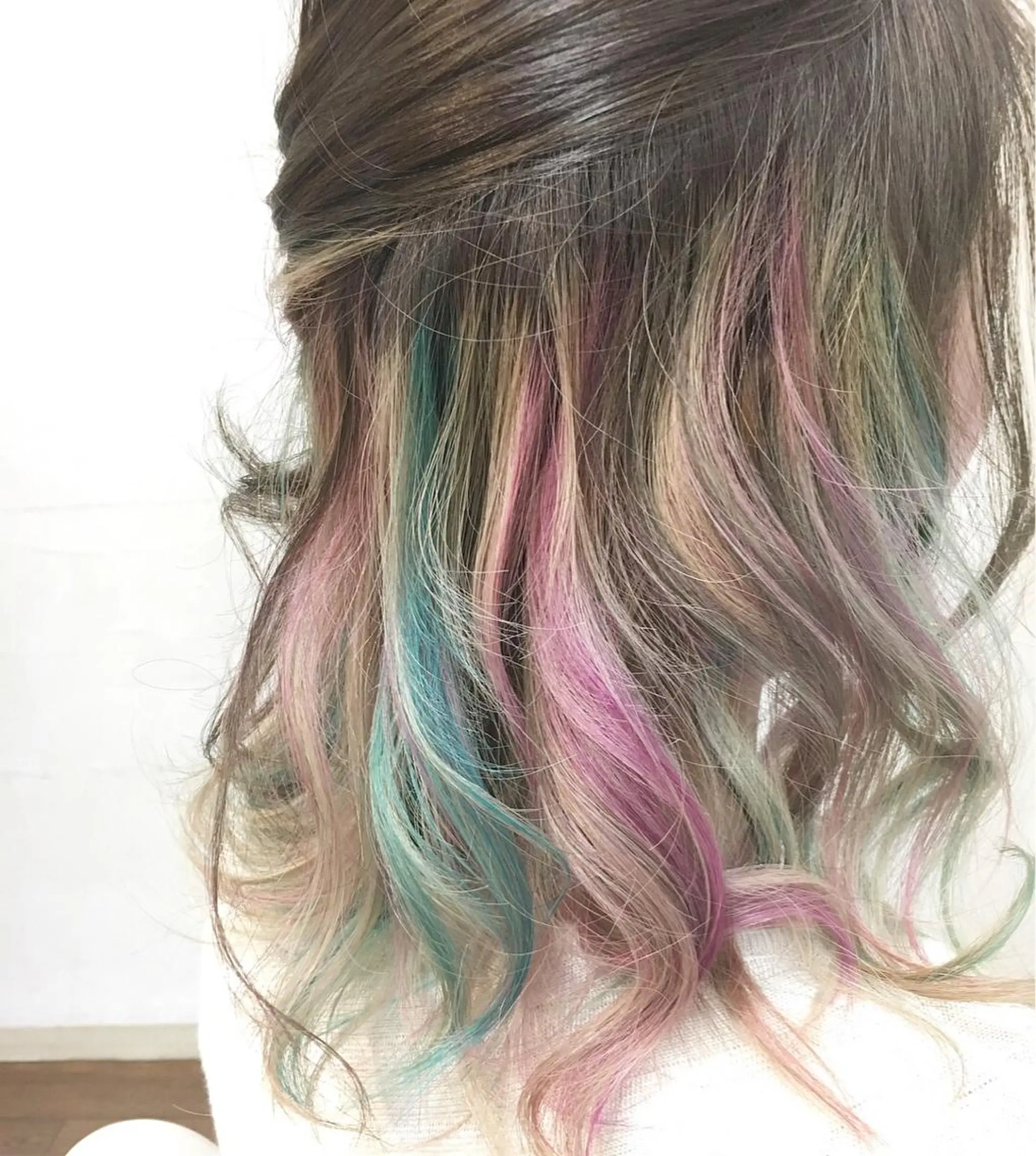 ミディアム カラー ブルーカラー ピンクカラー パープルカラー ユニコーンカラー GLAD 萩原のヘアスタイル