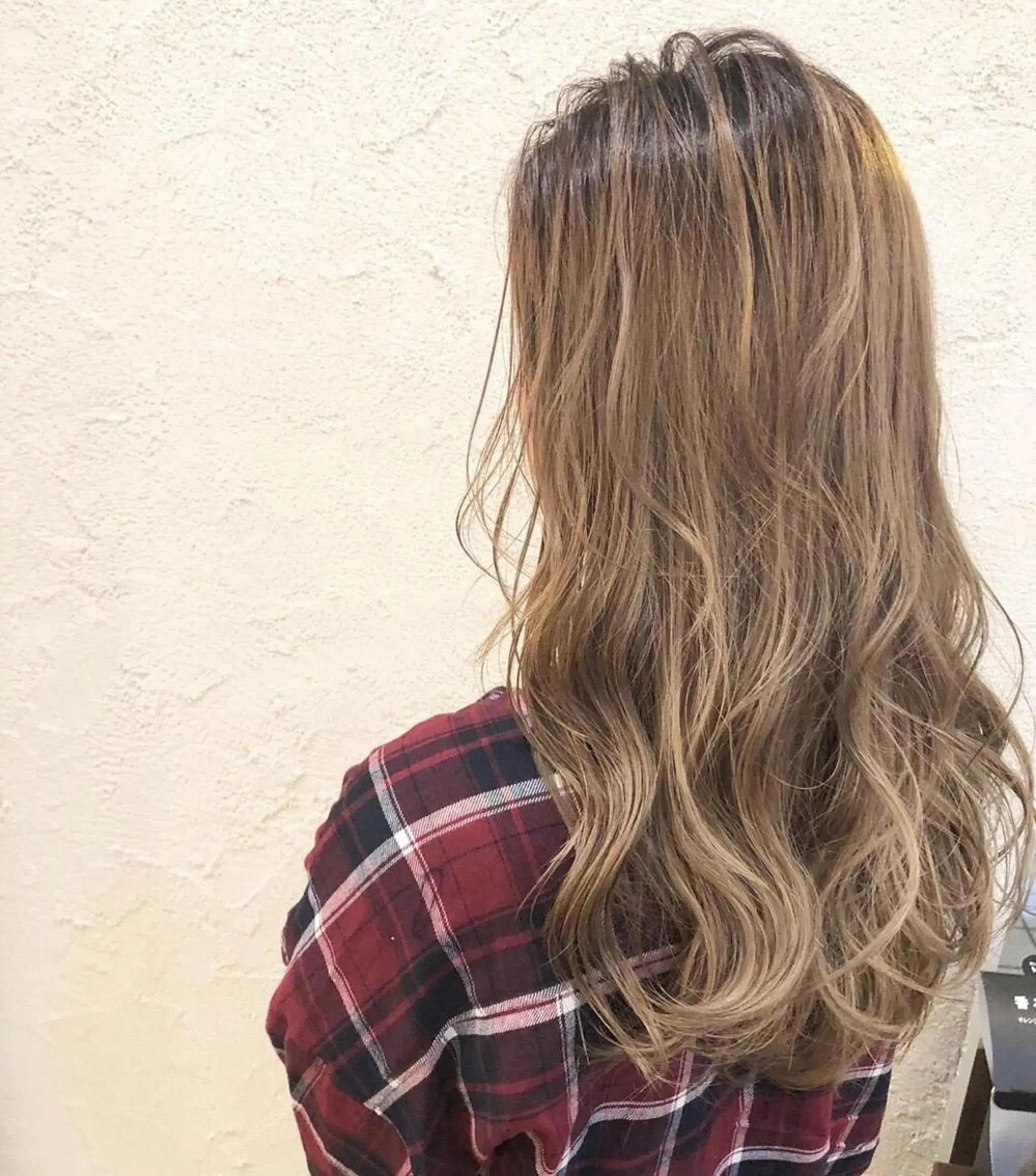 ロング シールエクステ/ ハイトーンカラーのヘアスタイル