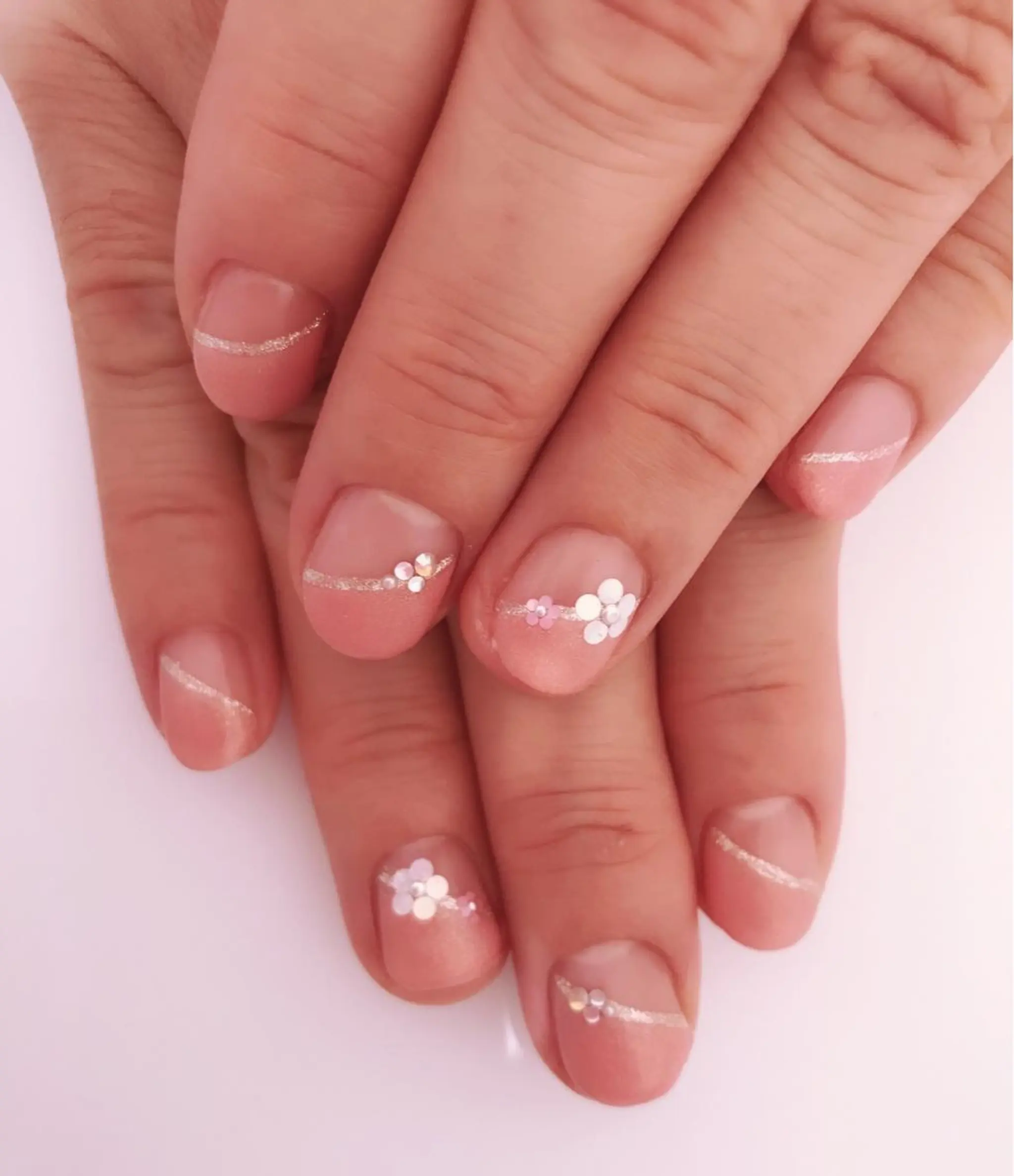 ネイル フレンチネイル 斜めフレンチ a yakaのネイルデザイン