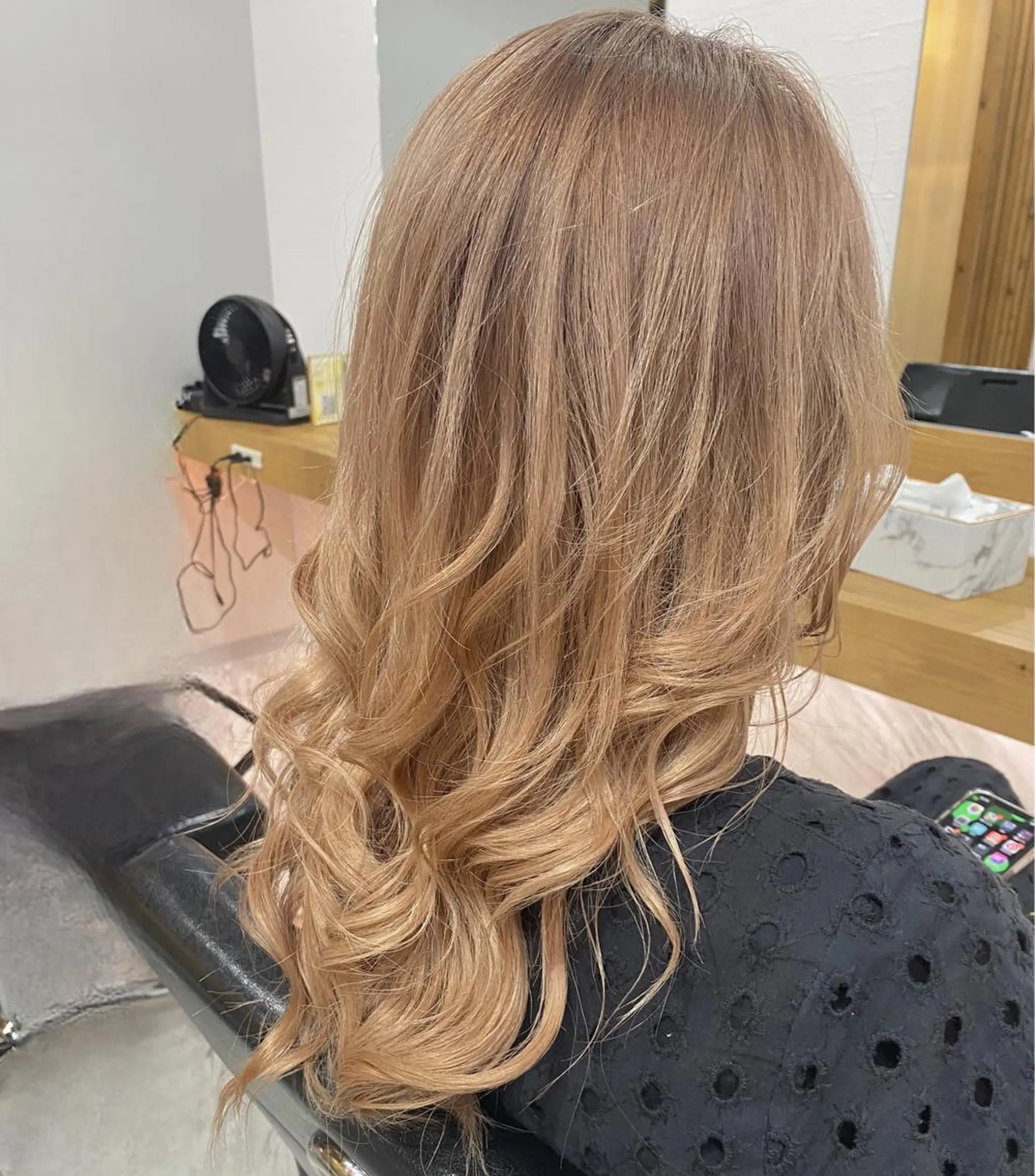 ロング カラー パーマ ヘアアレンジ 厚地 伽寧のヘアスタイル