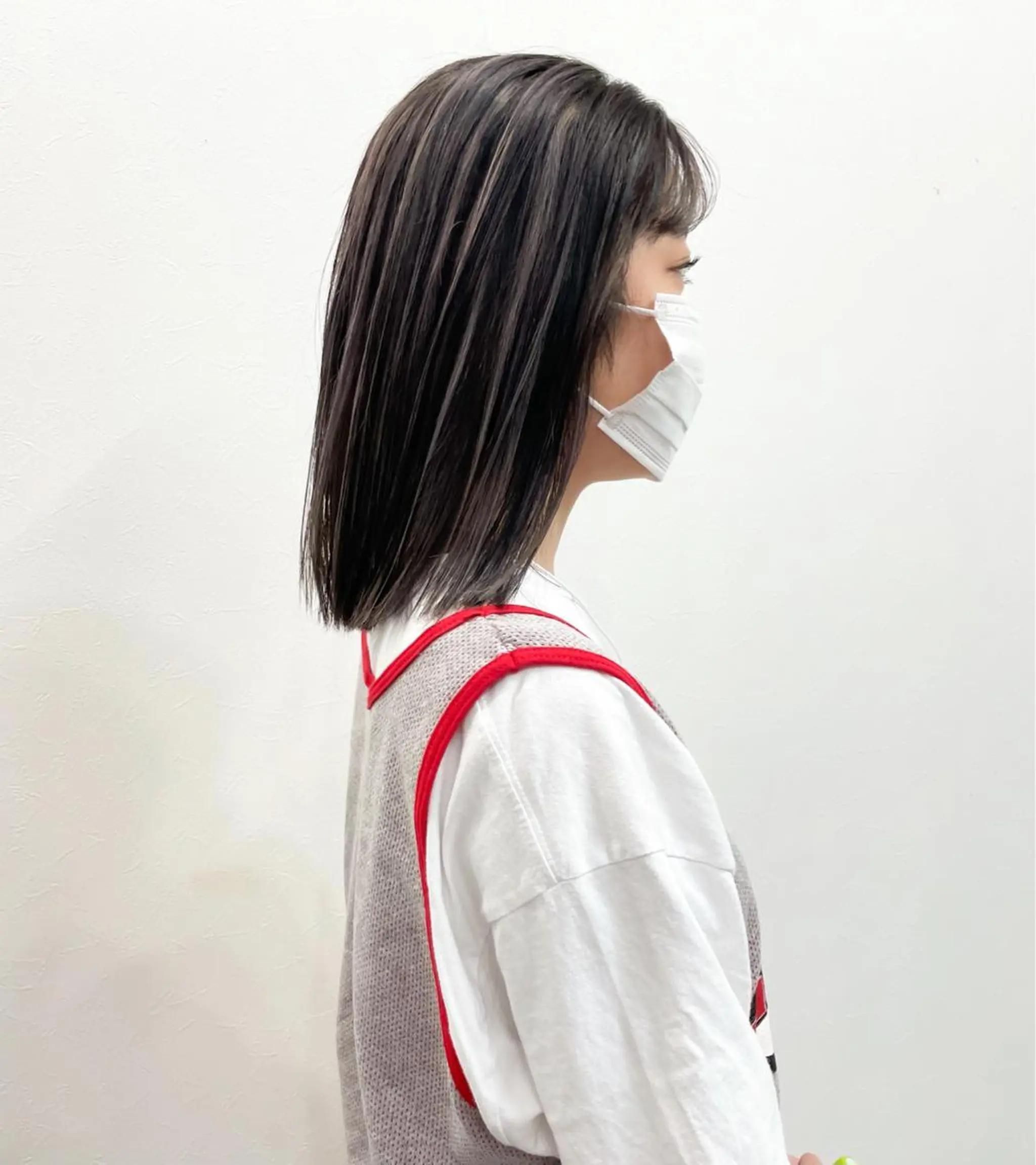 ミディアム 白いハイライト🤍 タナカリョウスケのヘアスタイル