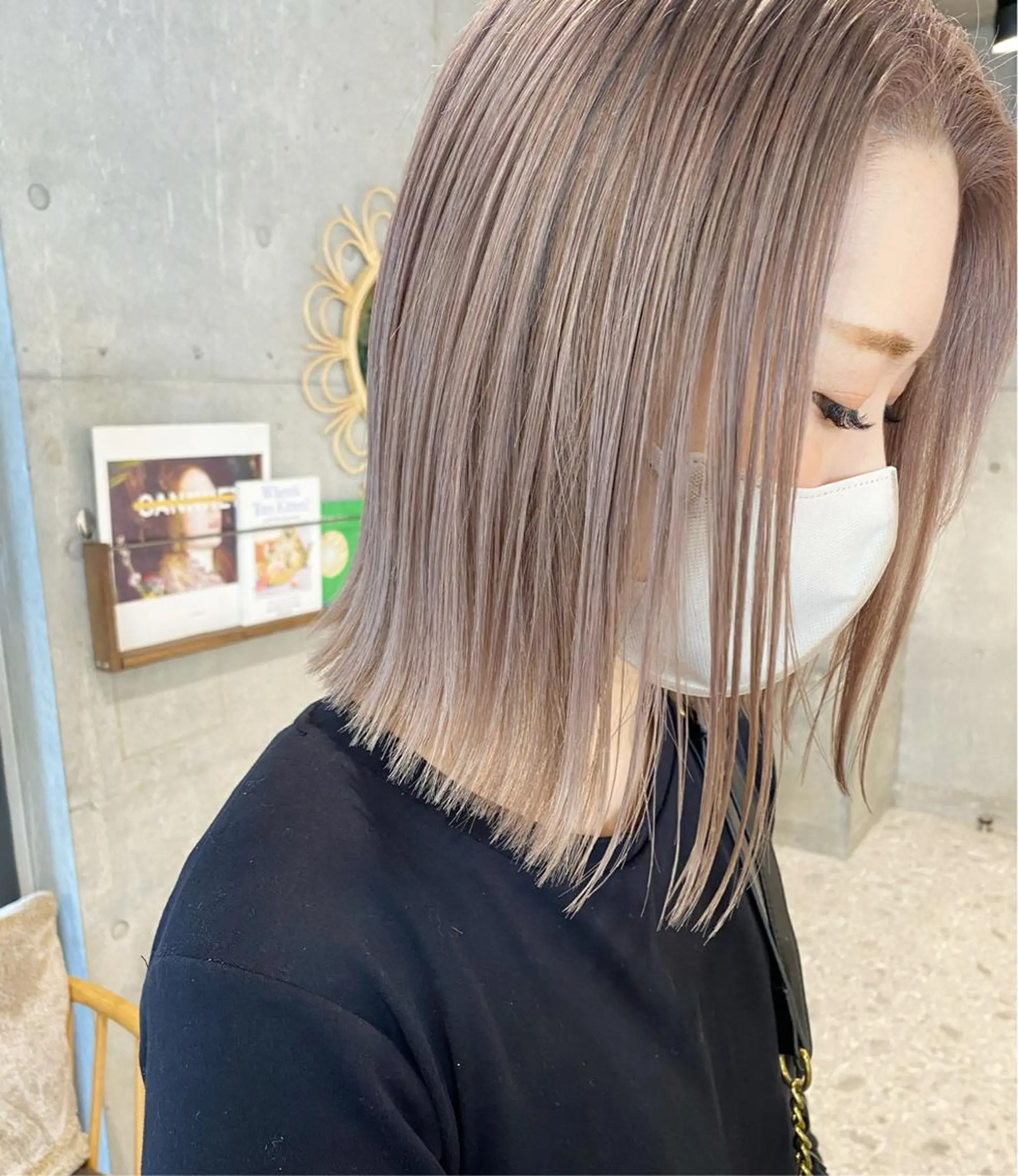 ミディアム カラー ベージュカラー ブリーチ ミルクティーベージュ ブリーチカラーレイヤ ーカット🦋annaのヘアスタイル