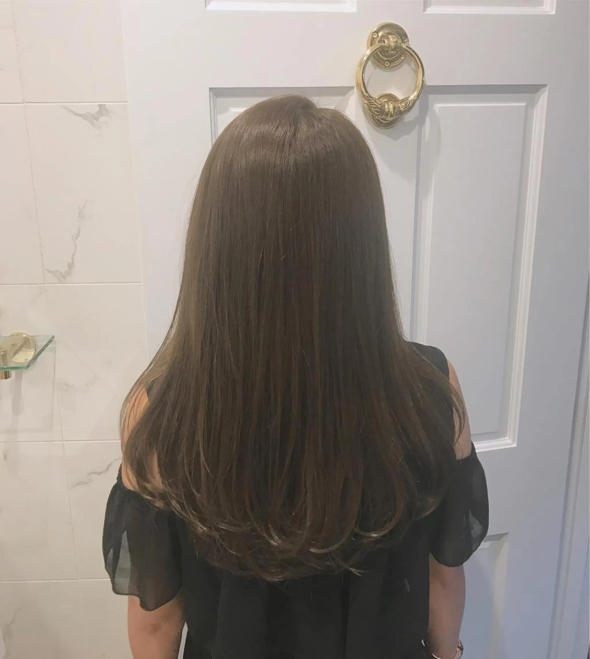 セミロング カラー アッシュ バレイヤージュ ブリーチ デザインカラー ハイライトカラー ハリウッドブロウ LAID BACKの眉毛・アイブロウイメージ