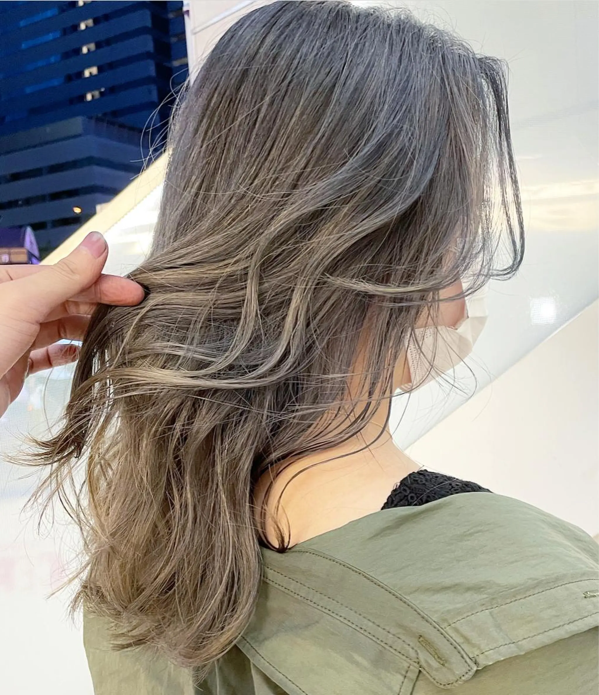 ミディアム カラー ブリーチ ケアブリーチ/ エクステ/レイヤーのヘアスタイル