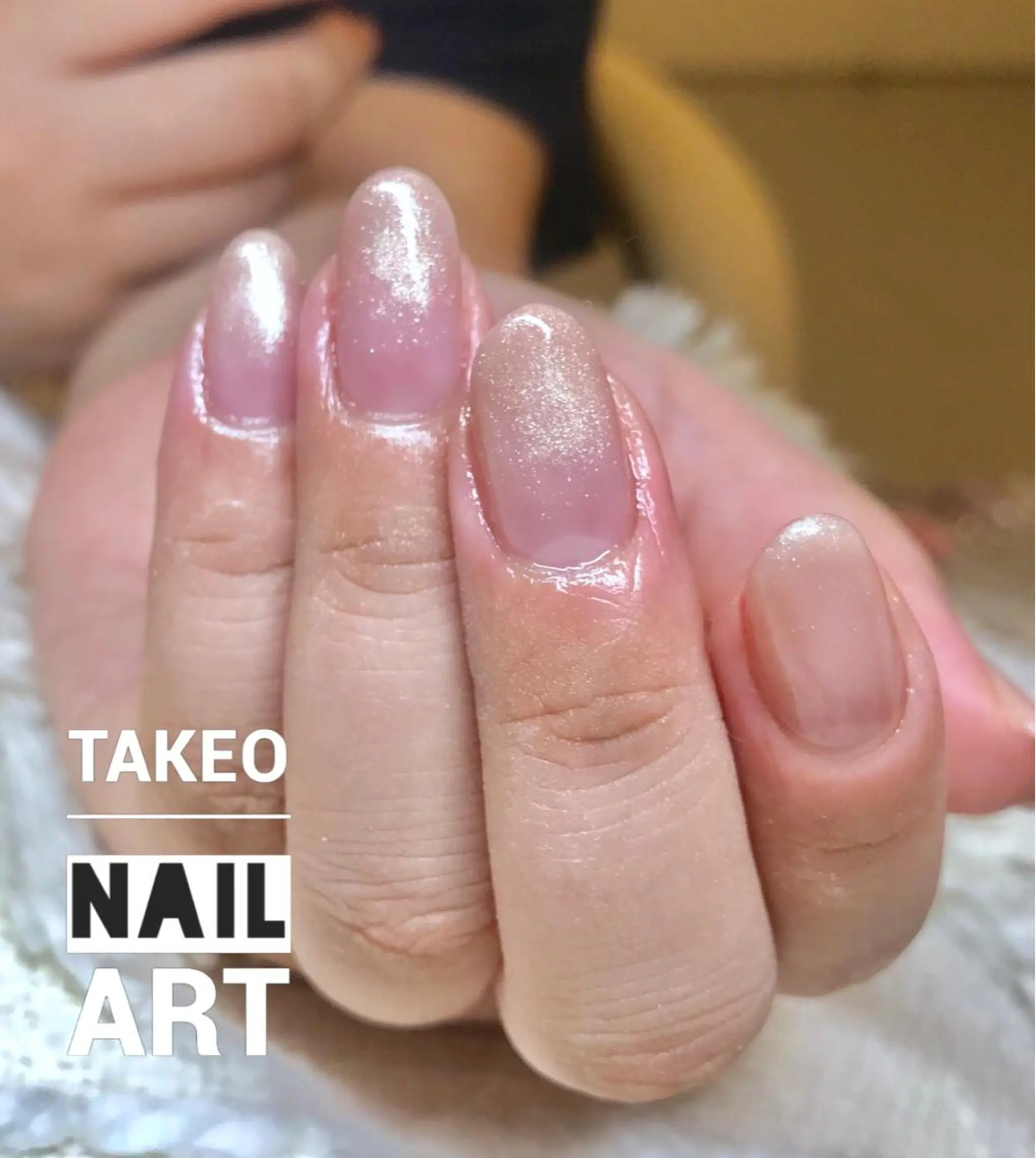 ミディアム カラー ネイル ベージュカラー ハンドネイル ハンドケア nail&eye Aoのマツエク・マツパデザイン