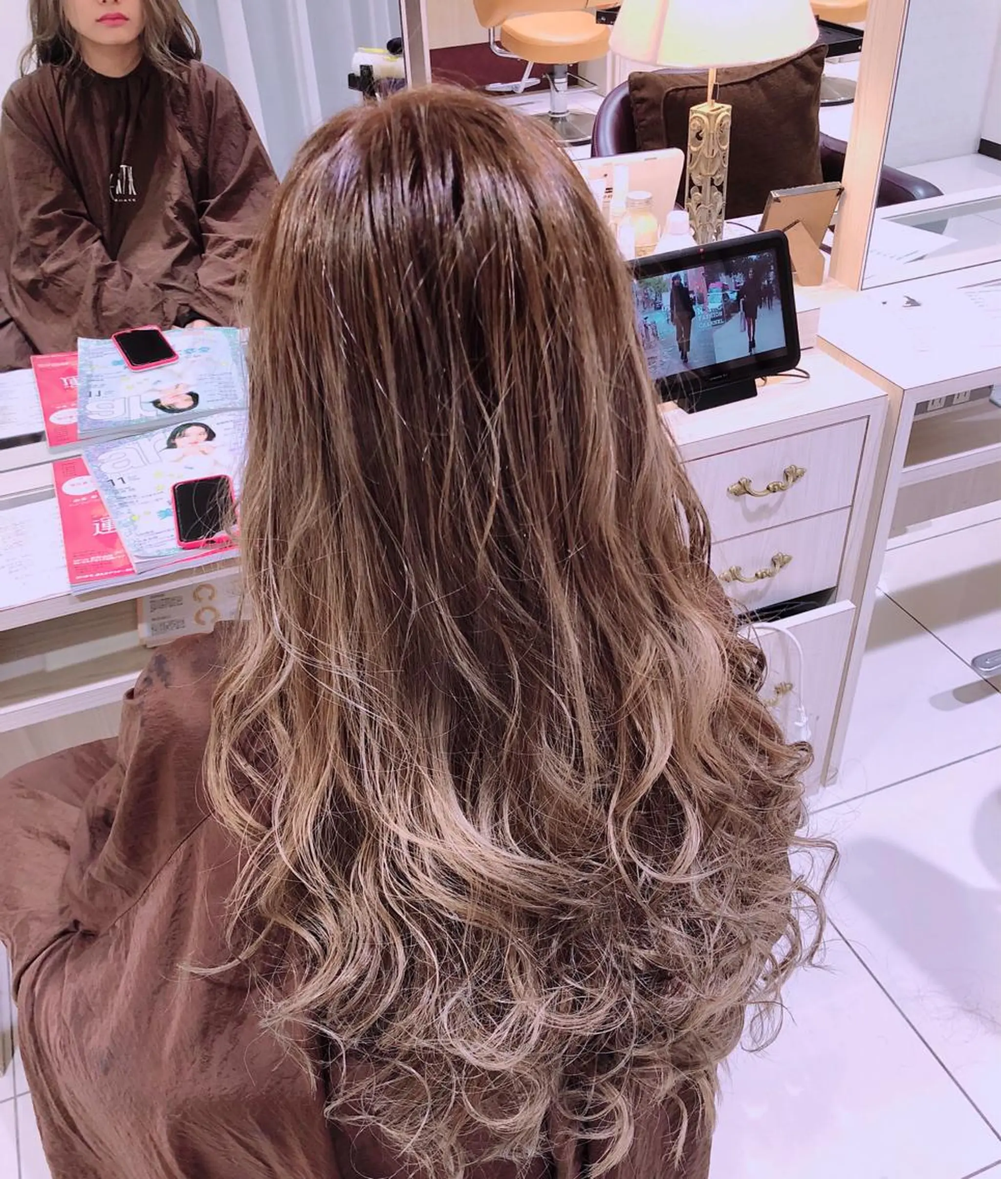 セミロング カラー グラデーションカラー ハイライトカラー ハイライト 縮毛矯正 トリートメント 難しい髪質の縮毛矯正 高岡/射水/髪質改善のヘアスタイル