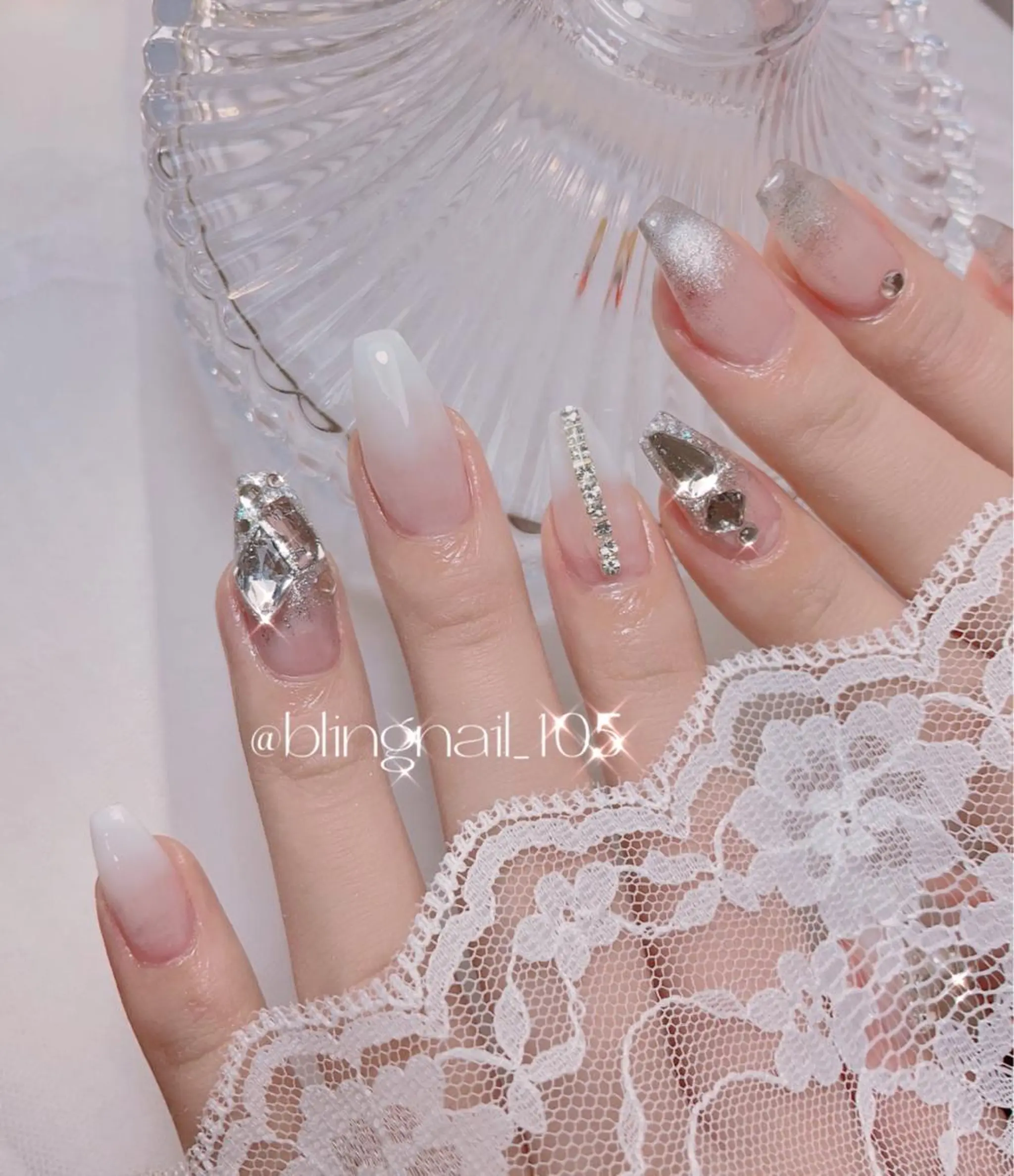 ネイル 23時まで❤︎韓国、 ワンホンネイルのネイルデザイン