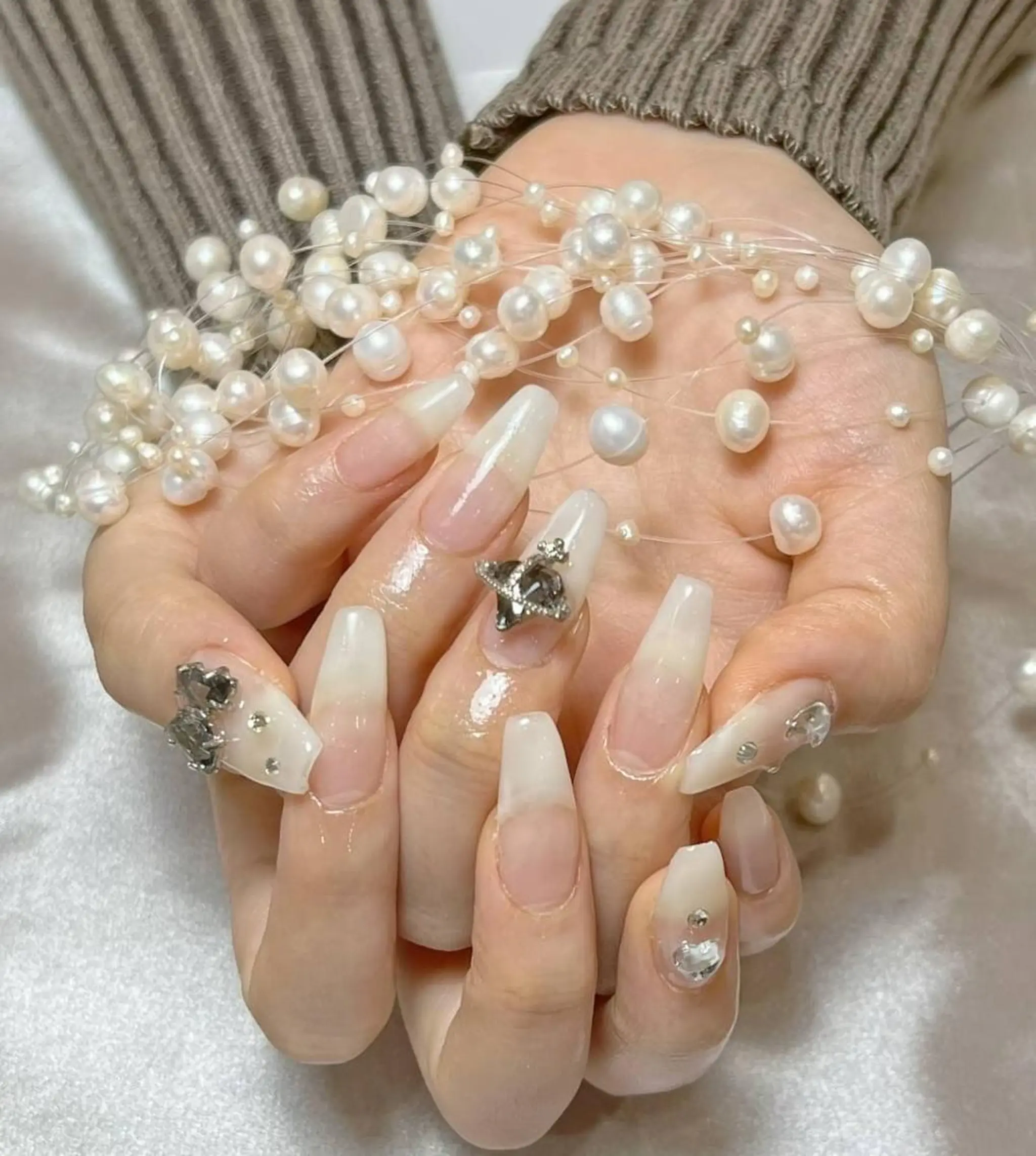 ネイル RAFFINE 月🦋🩵のネイルデザイン