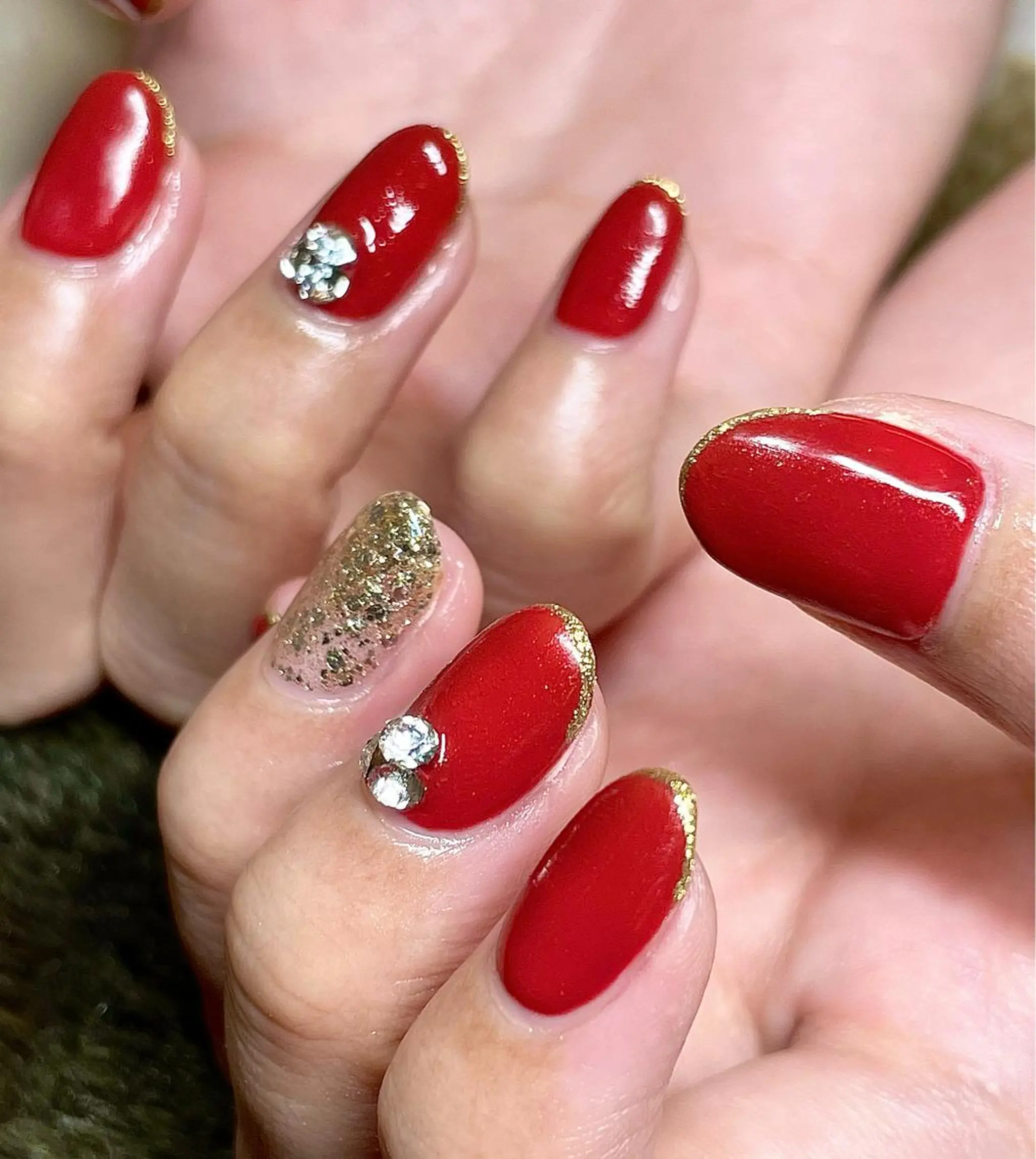 ショート カラー パーマ ヘアアレンジ メンズ キッズ ネイル マツエク・マツパ レッドカラー テラコッタ 赤色 ハンドネイル ハンドケア nail&eye Aoのマツエク・マツパデザイン