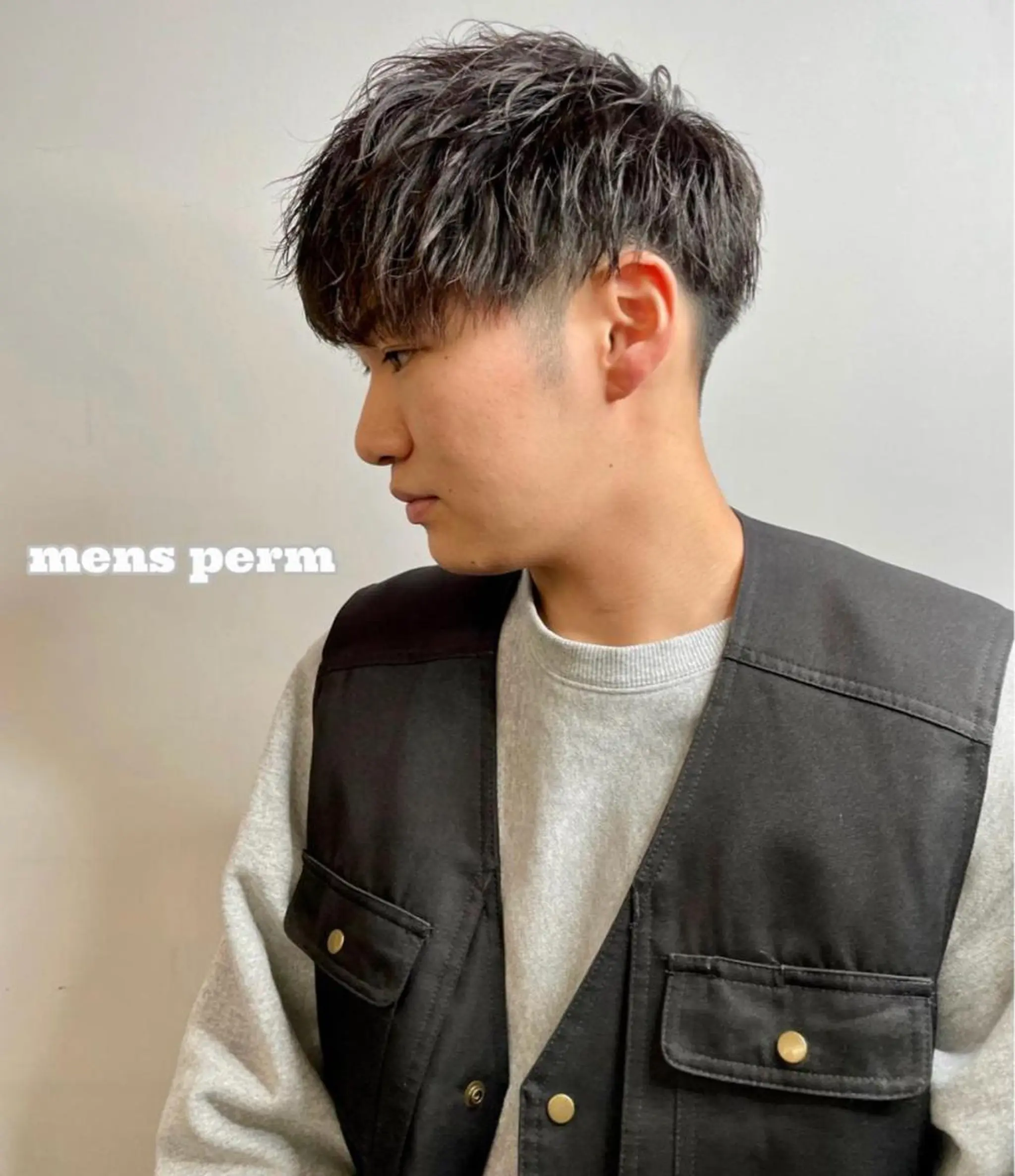 ミディアム カラー パーマ メンズ ミディアムパーマ メンズバレイヤージュ メンズブリーチ メンズハイライト メンズハイトーン ヘアカラー パーマ トリートメント ヘッドスパ ヘアセット ®️レイヤー/透明感 カラー/星野六三四のヘアスタイル