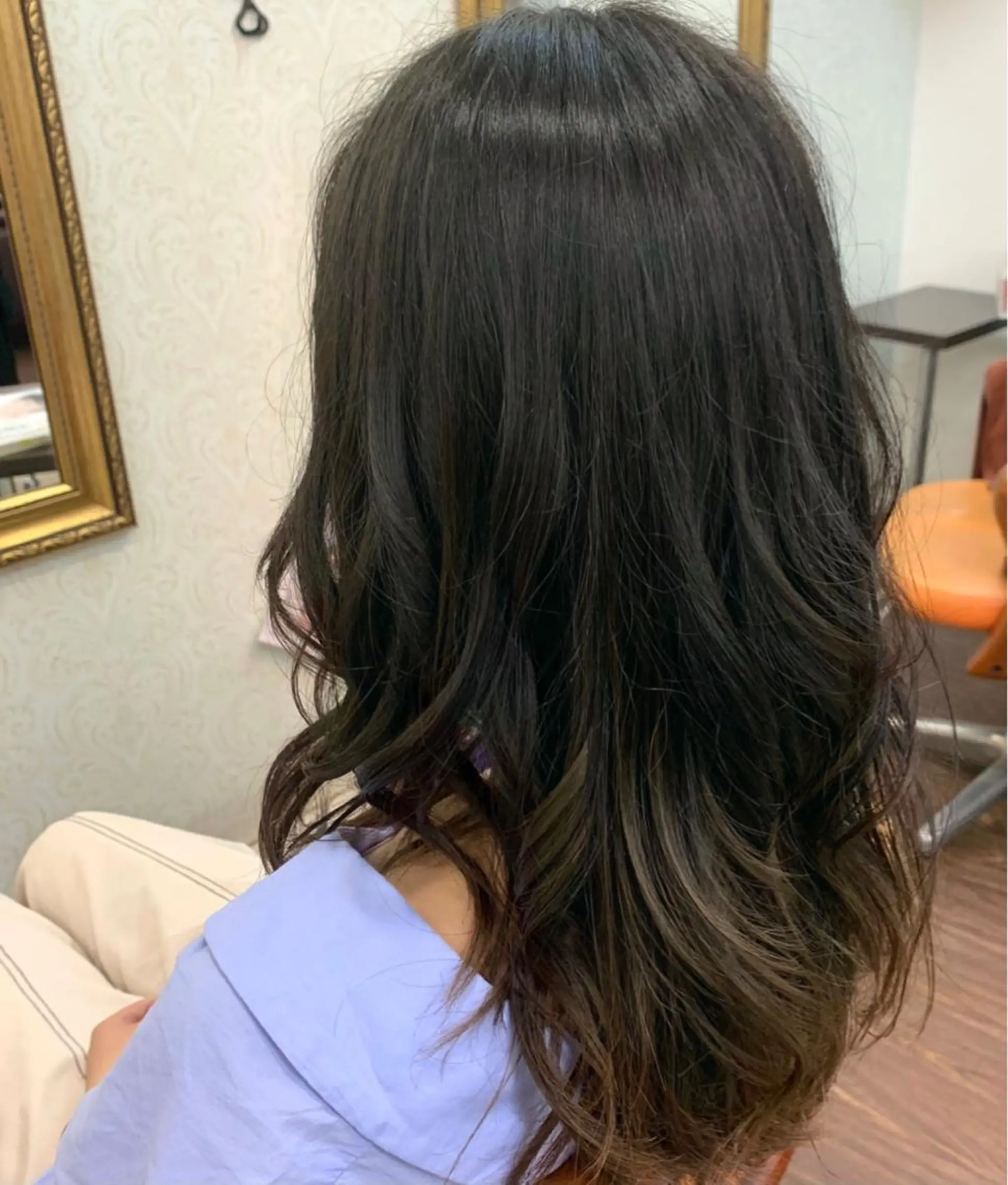 セミロング カラー ヘアアレンジ アッシュ ベージュカラー グラデーションカラー ハセガワ セイカのエステ・リラクイメージ