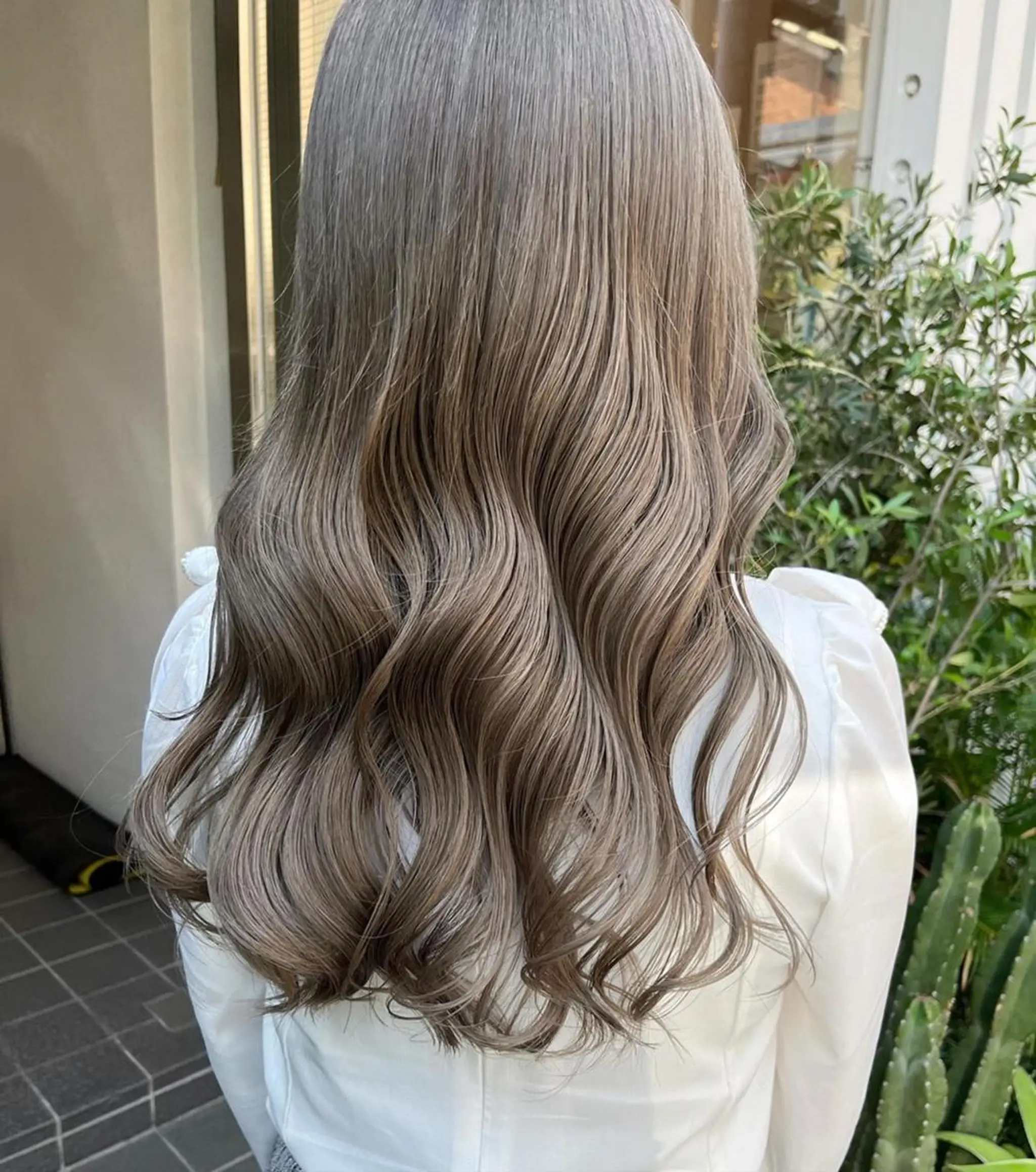 ミディアム カラー ヘアアレンジ アッシュ ベージュカラー 透明感カラー グラデーションカラー グレージュ 韓国/髪質改善💘 櫻井かれんのヘアスタイル