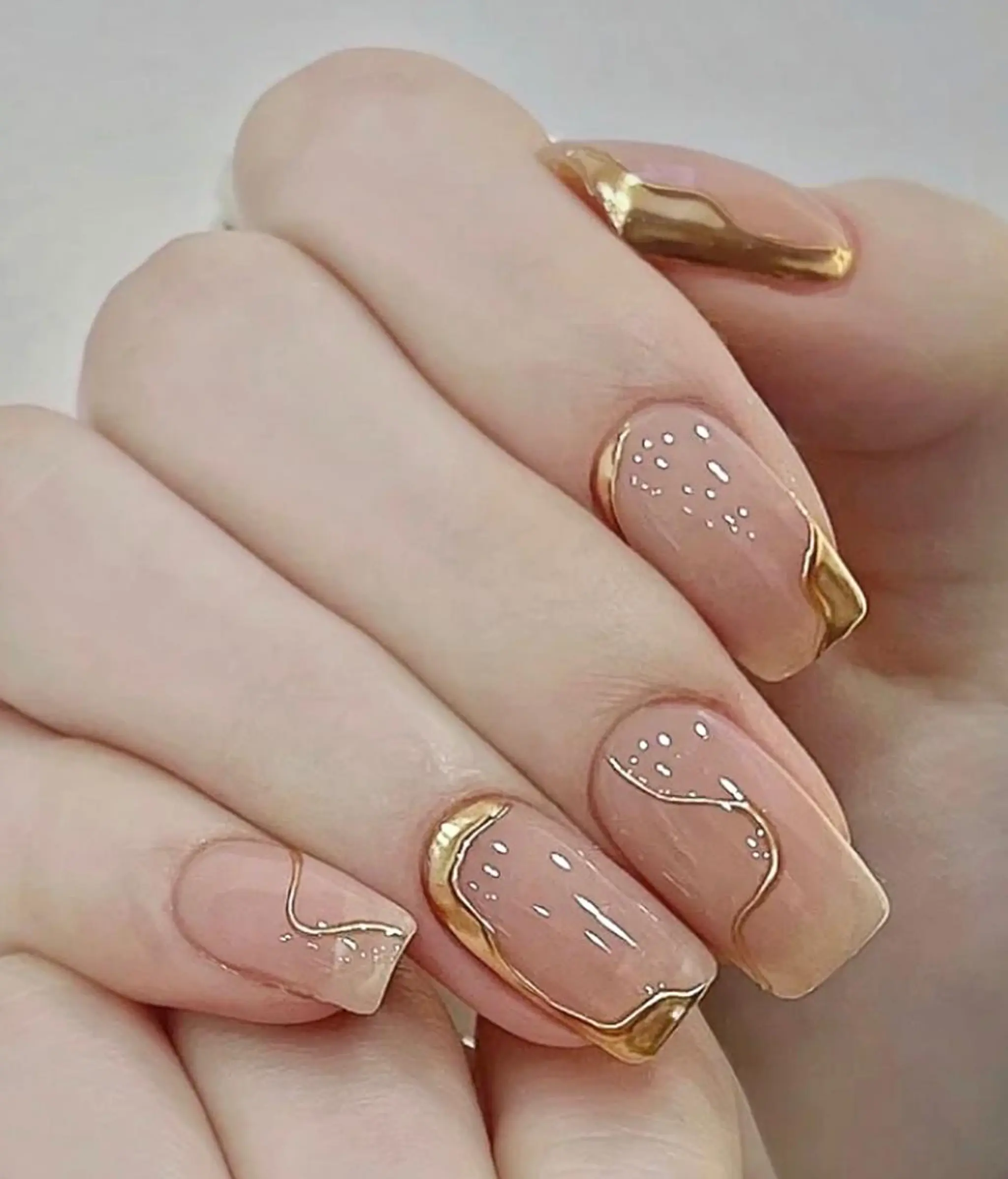 ミディアム R NAILSALONのネイルデザイン
