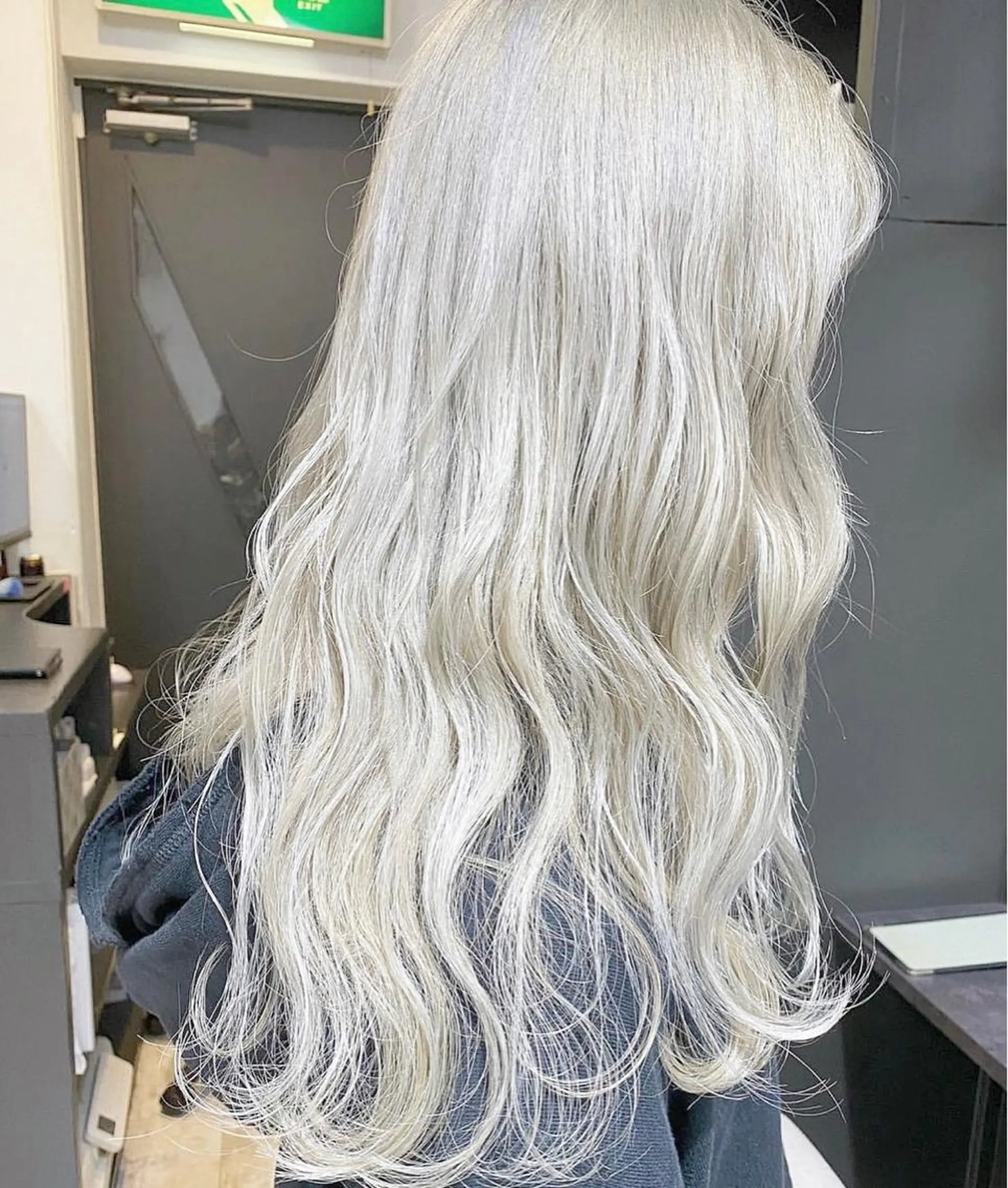 セミロング カラー GiseL アンリのヘアスタイル