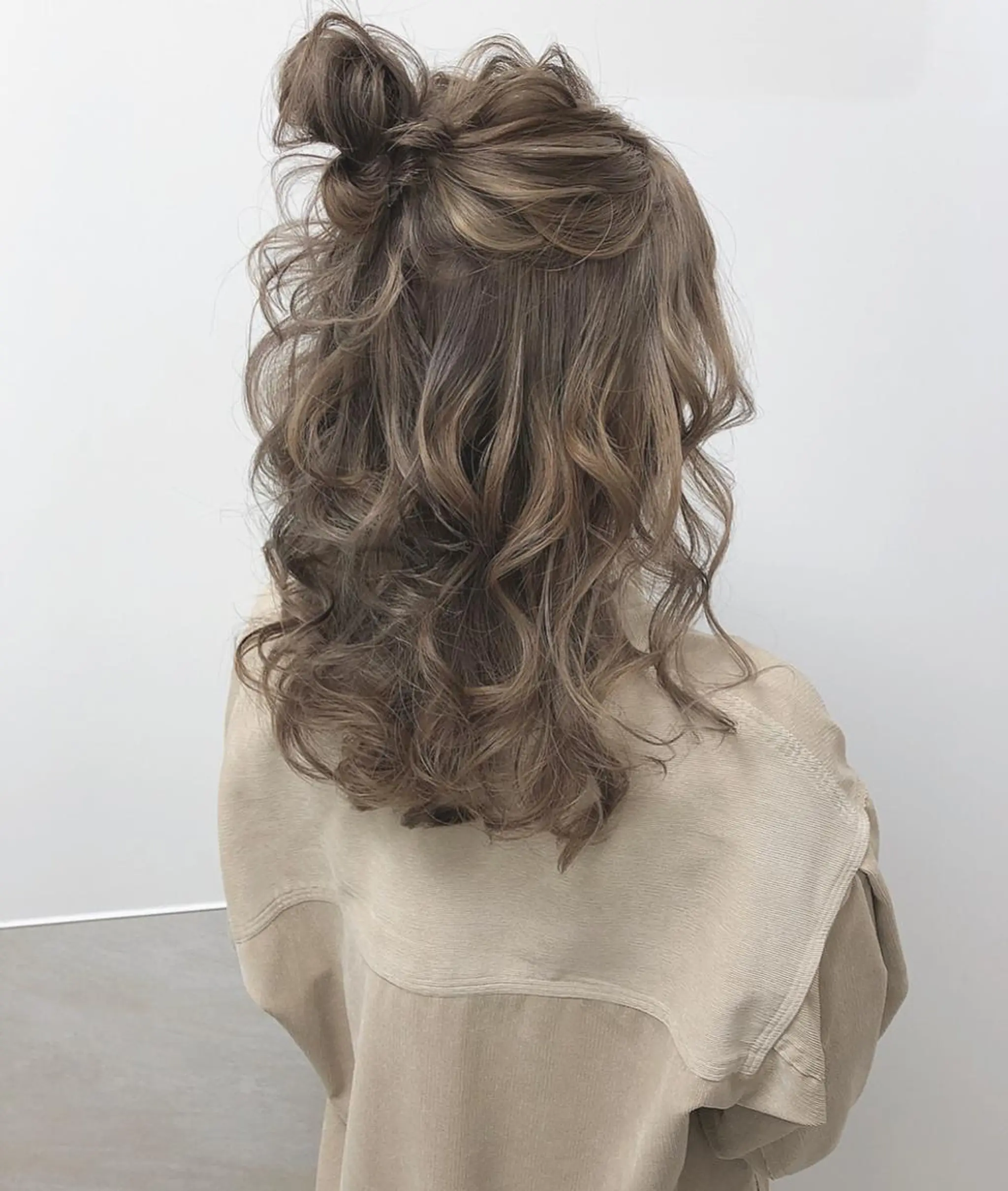 セミロング カラー ヘアアレンジ ハイトーンカラー autre所属・大久保 ひでなりのヘアスタイル