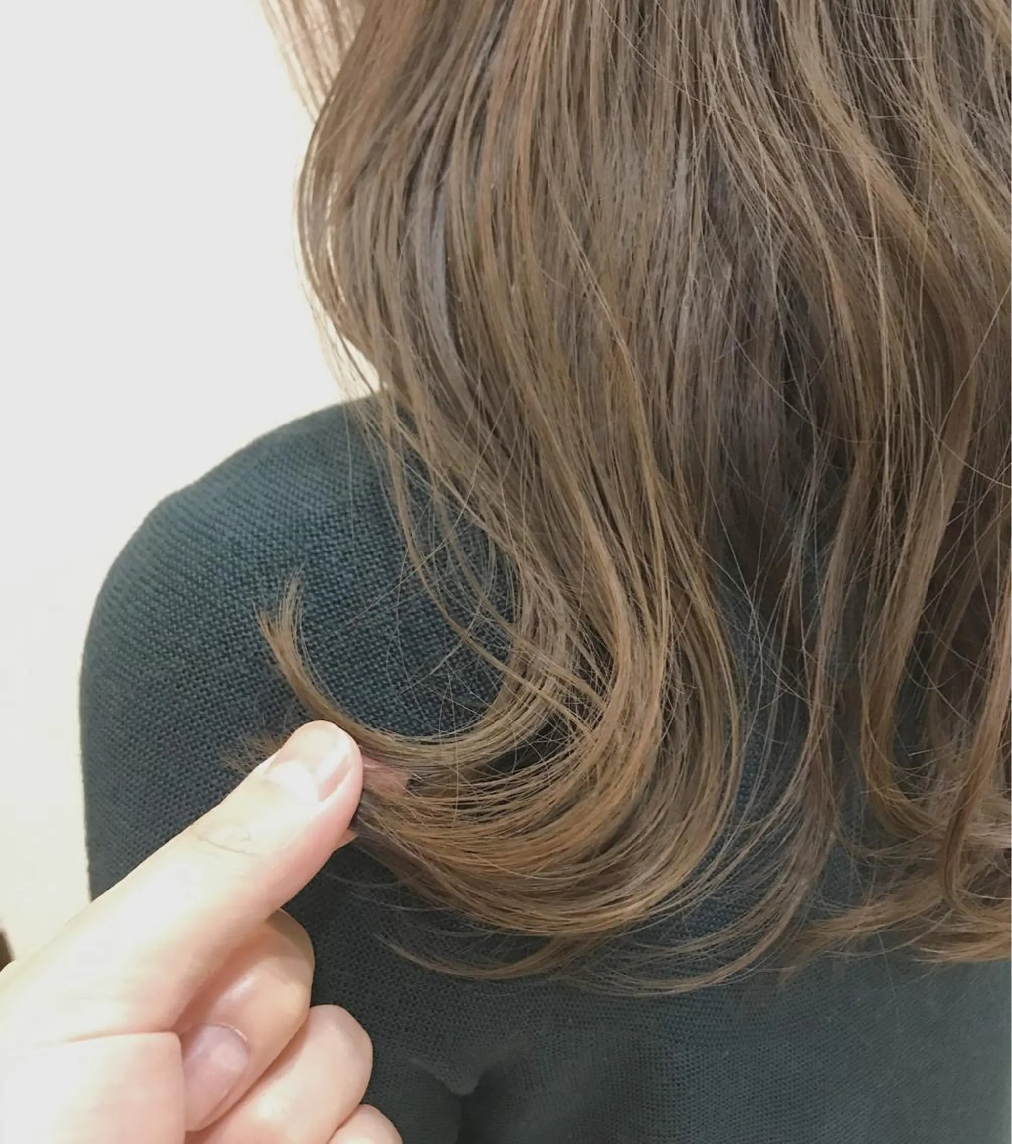 カラー グレージュ ミルクティーグレージュ 鈴木 啓介のヘアスタイル