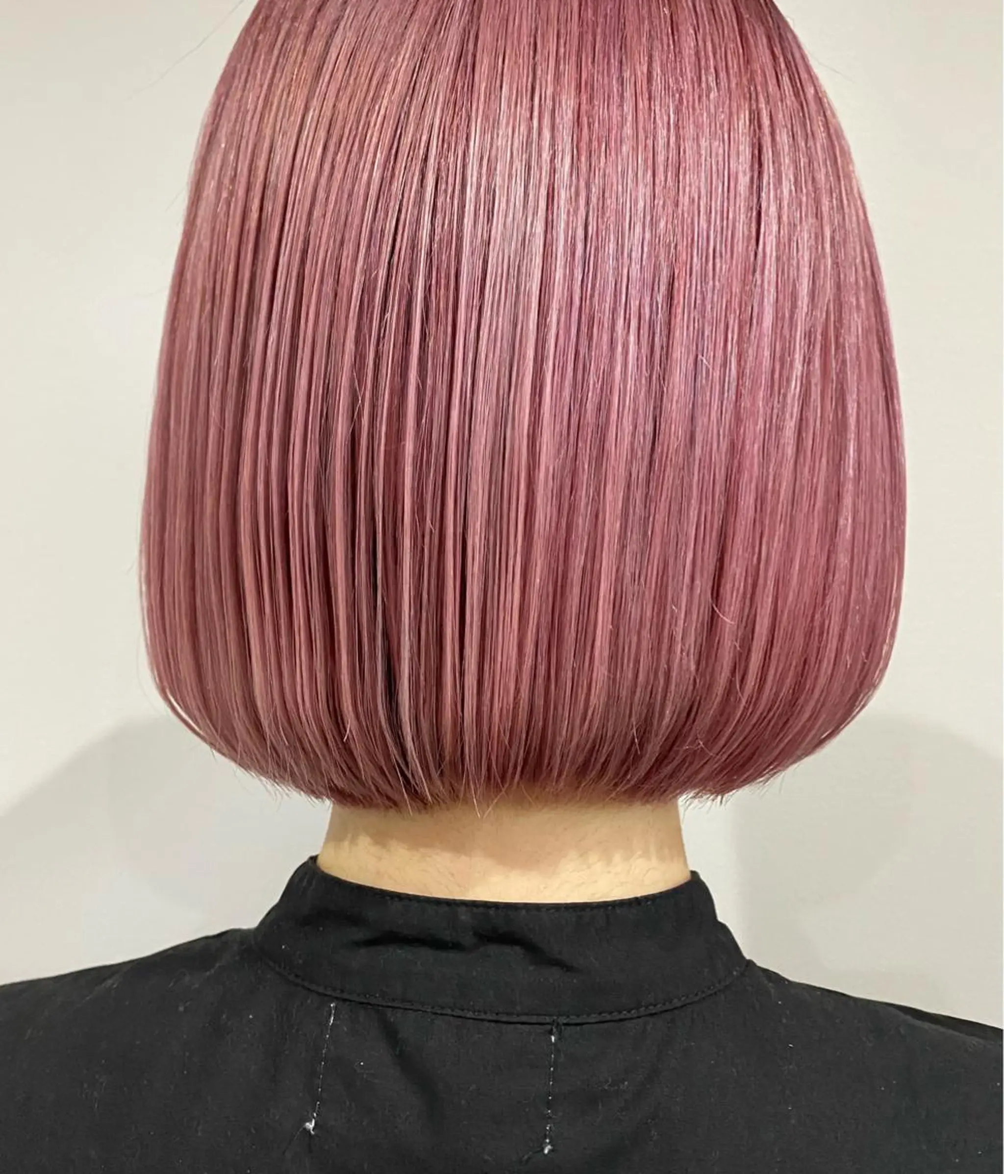 ショート カラー ブリーチ ピンクカラー 黒木 栞のヘアスタイル