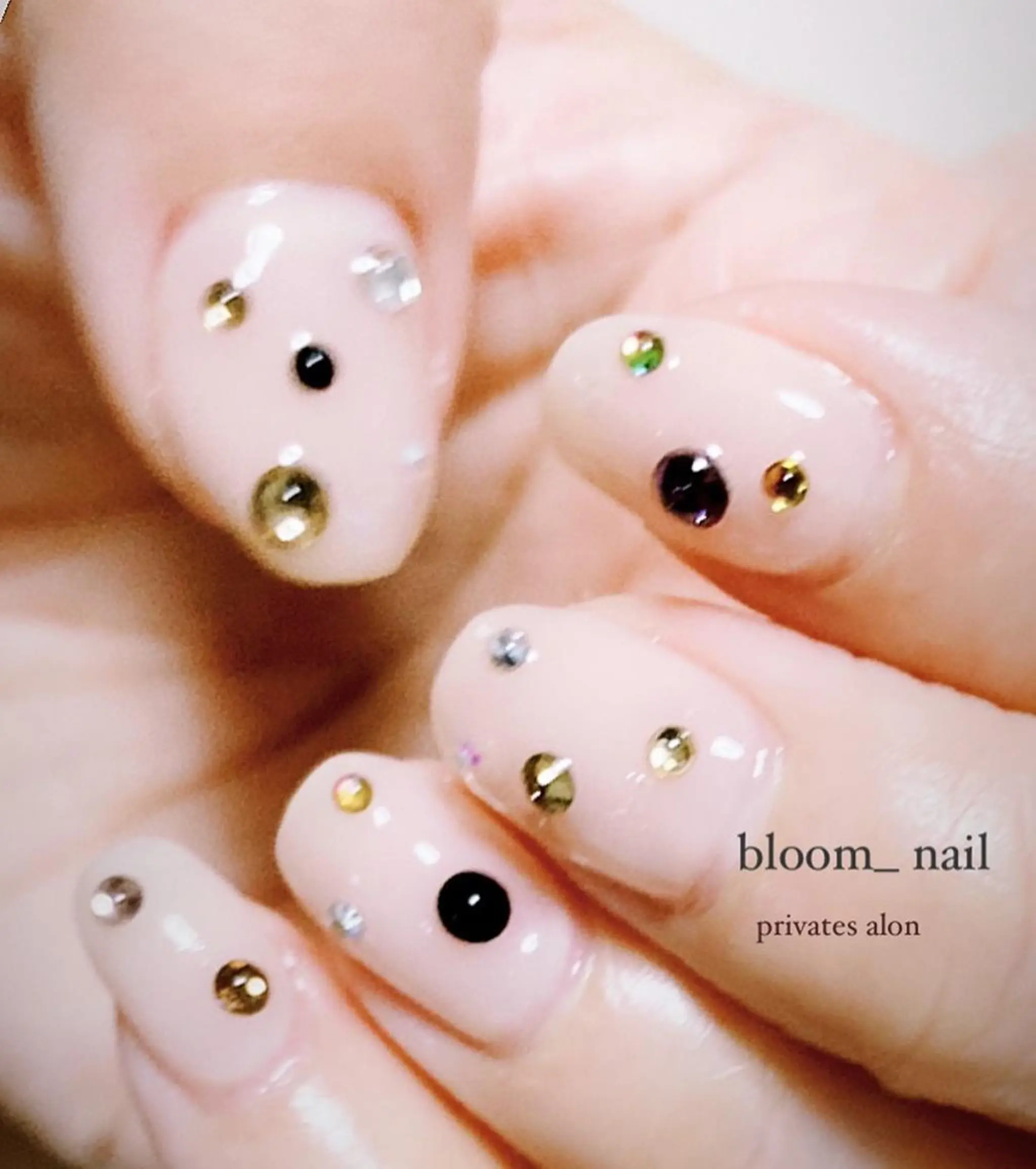 ネイル ストーンネイル ハンドネイル ハンドケア bloom_ nailのネイルデザイン