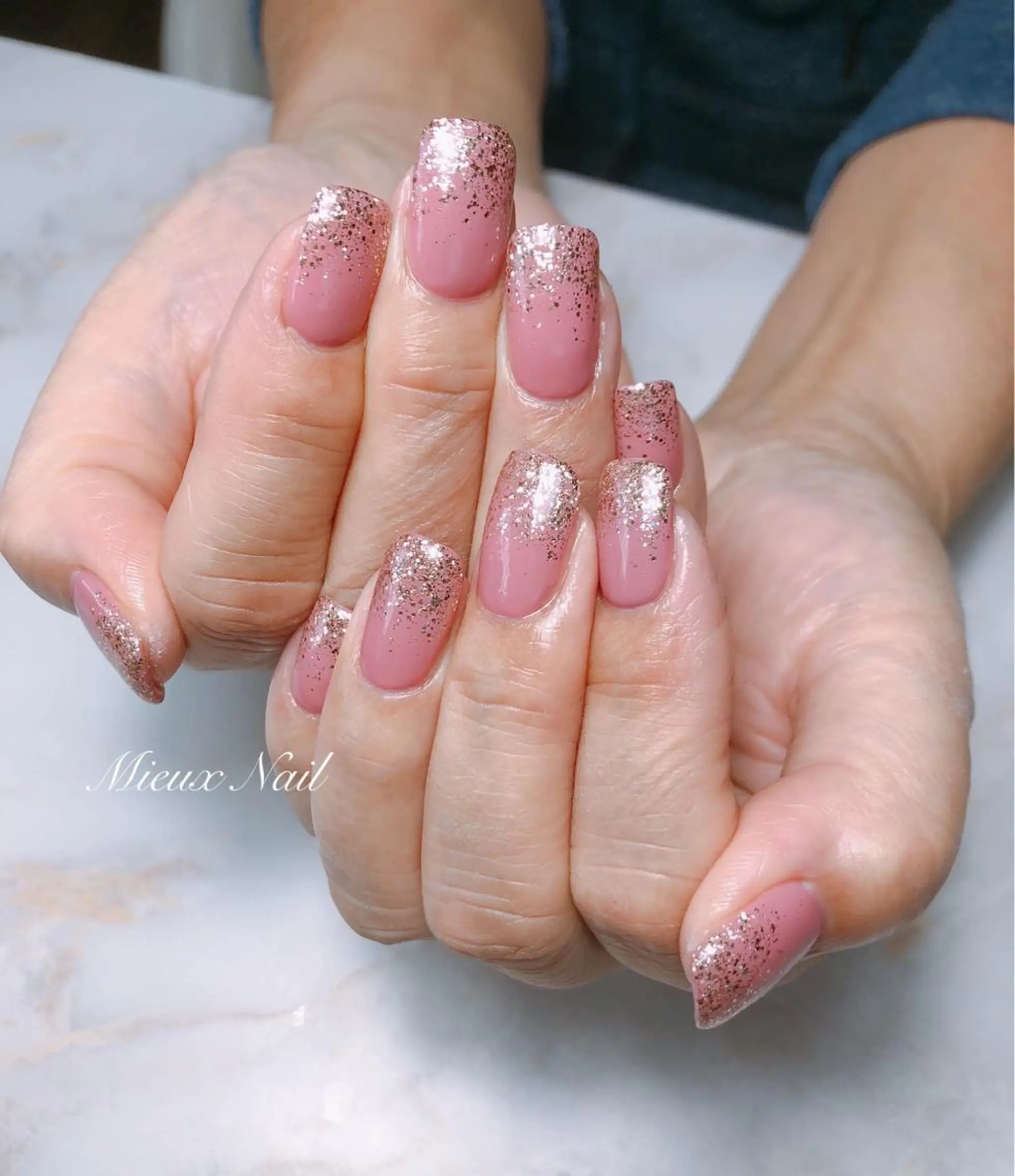 ネイル ゴールド ラメ(グリッター) ラメグラデーション ワンカラーネイル ピンク 市川 麻衣子のネイルデザイン