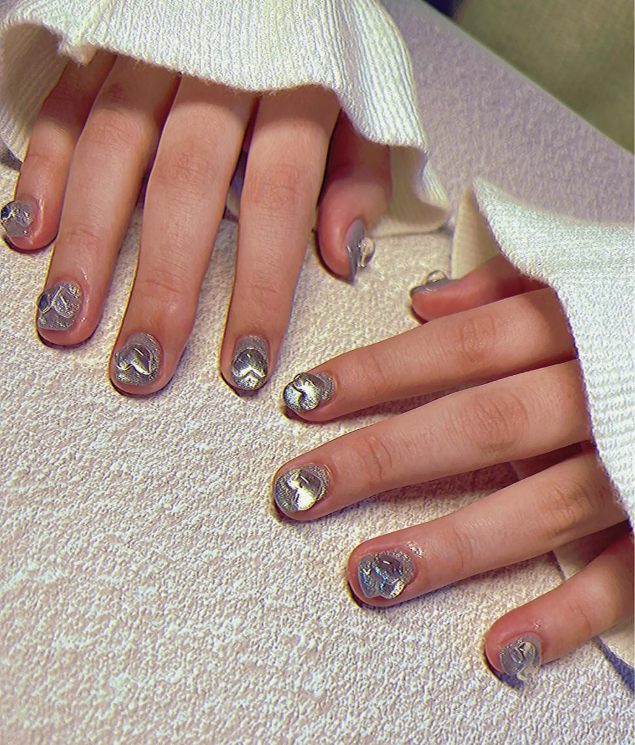 ネイル フレンチネイル ジェルネイル ハート 韓国ネイル マグネットネイル ハンドネイル ハンドケア ちゅるんネイル🪄 耳ツボジュエリー🔗のネイルデザイン