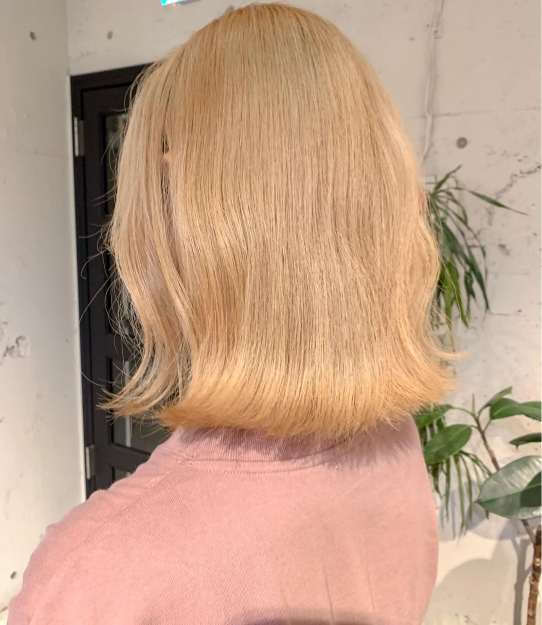 ショート カラー ヘアアレンジ 抜きっぱなしブロンド カット ヘアカラー トリートメント yuka .のヘアスタイル