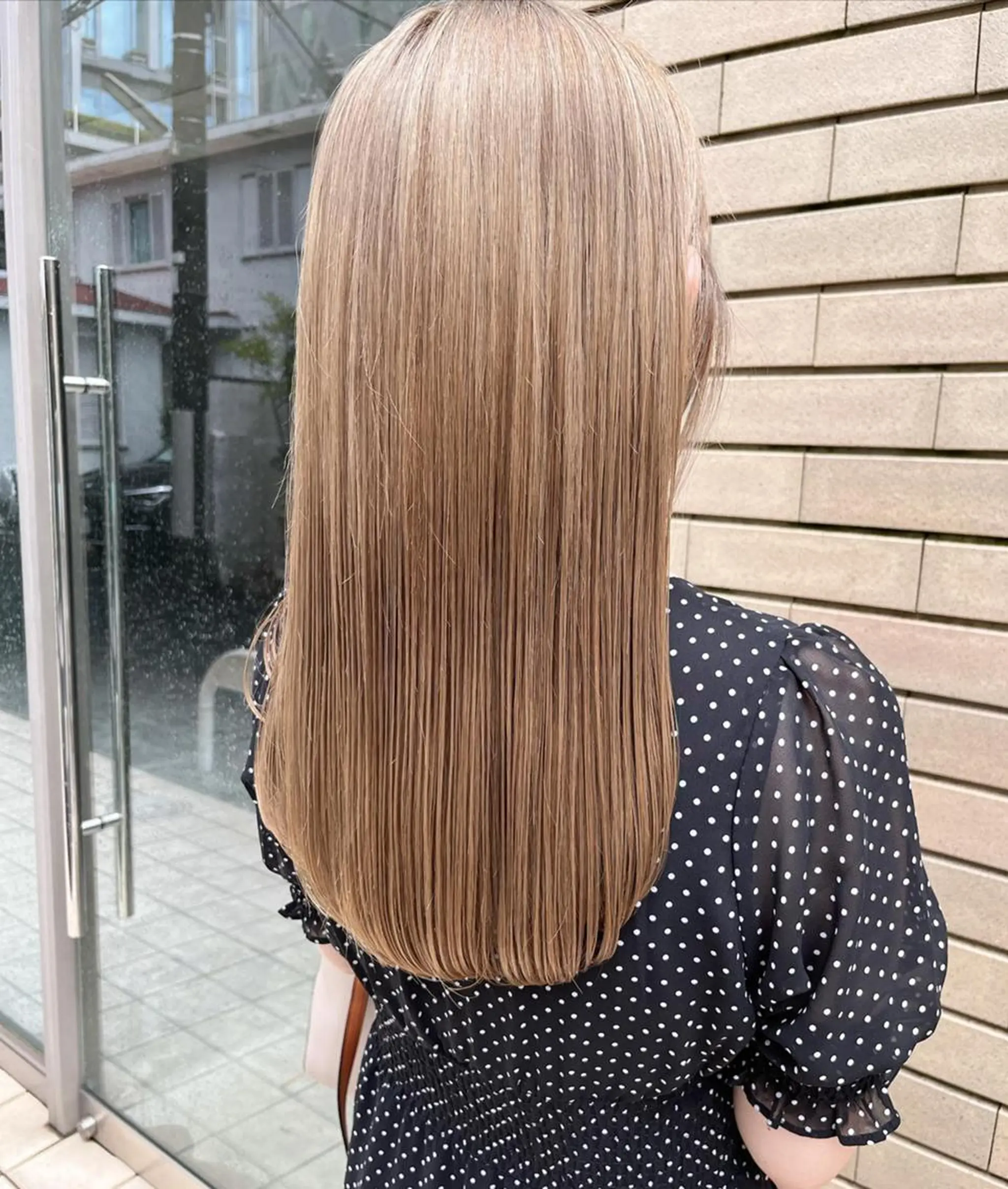 ミディアム カラー ヘアアレンジ ベージュカラー 透明感カラー グラデーションカラー ハイライトカラー ハイトーンカラー 韓国/髪質改善💘 櫻井かれんのヘアスタイル