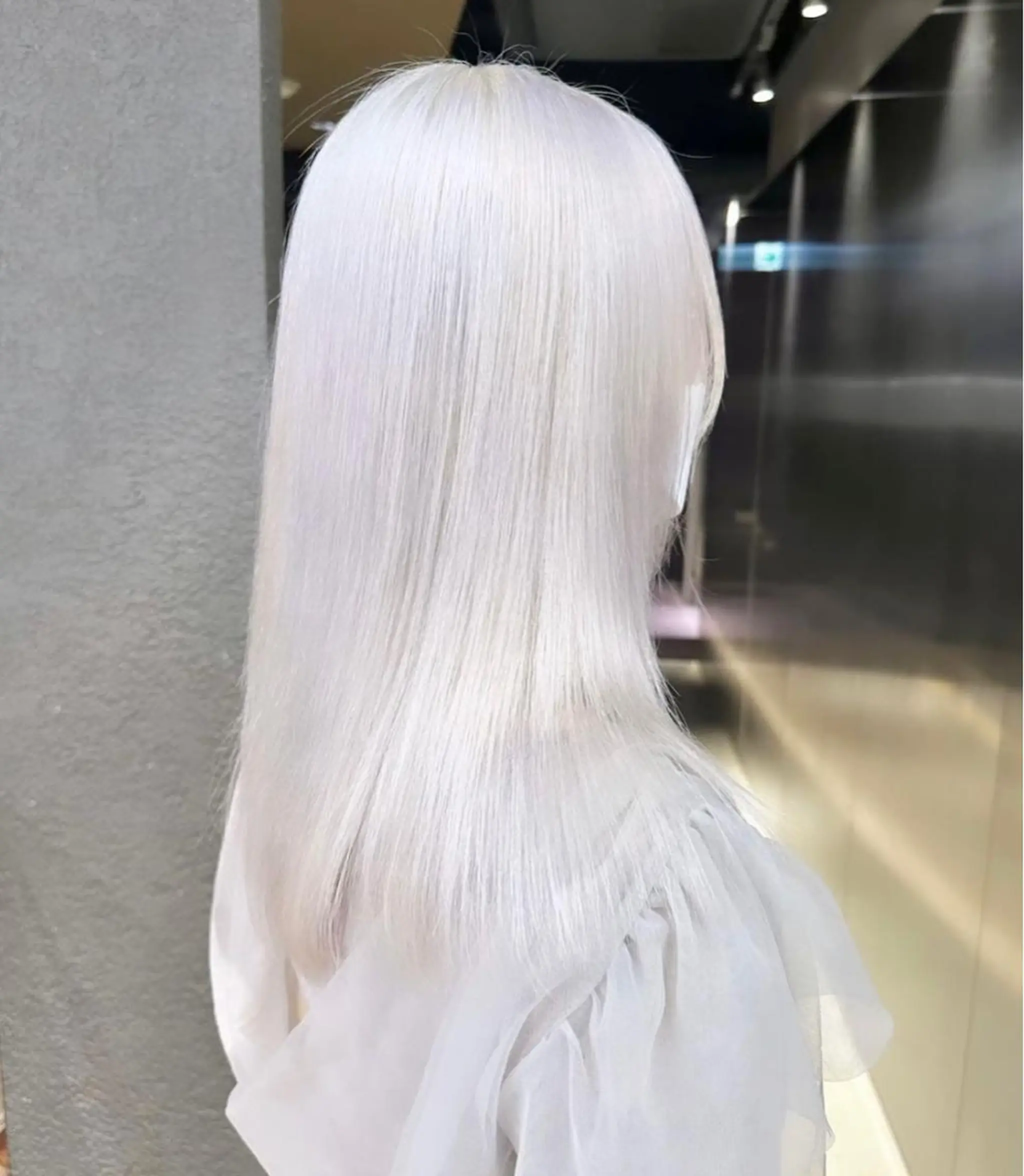 ロング カラー ブリーチ レイヤーカット トリートメント ヘアカラー ハイトーン/ 縮毛矯正のヘアスタイル