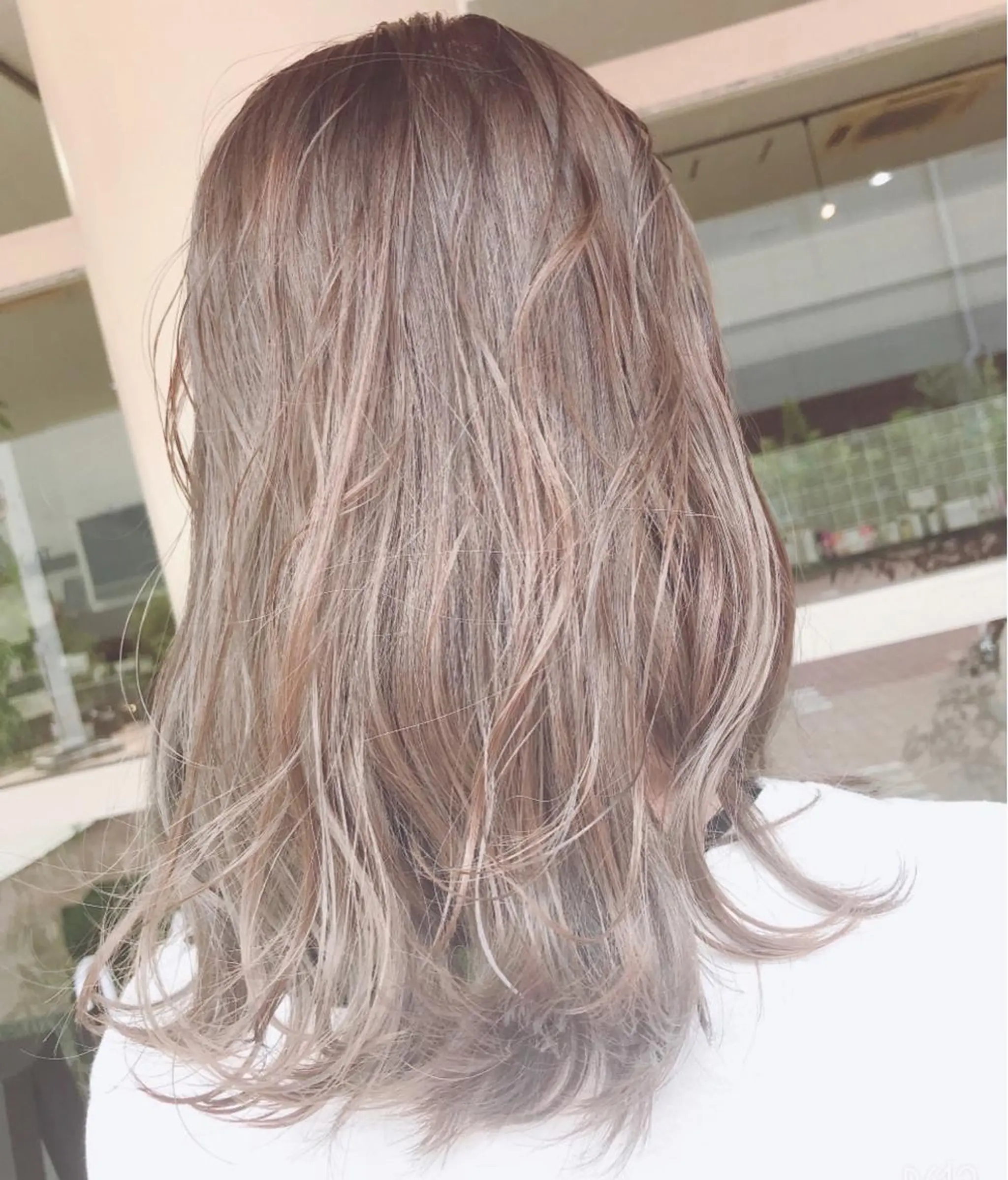 ロング カラー HOWL所属・小山 明菜のヘアスタイル