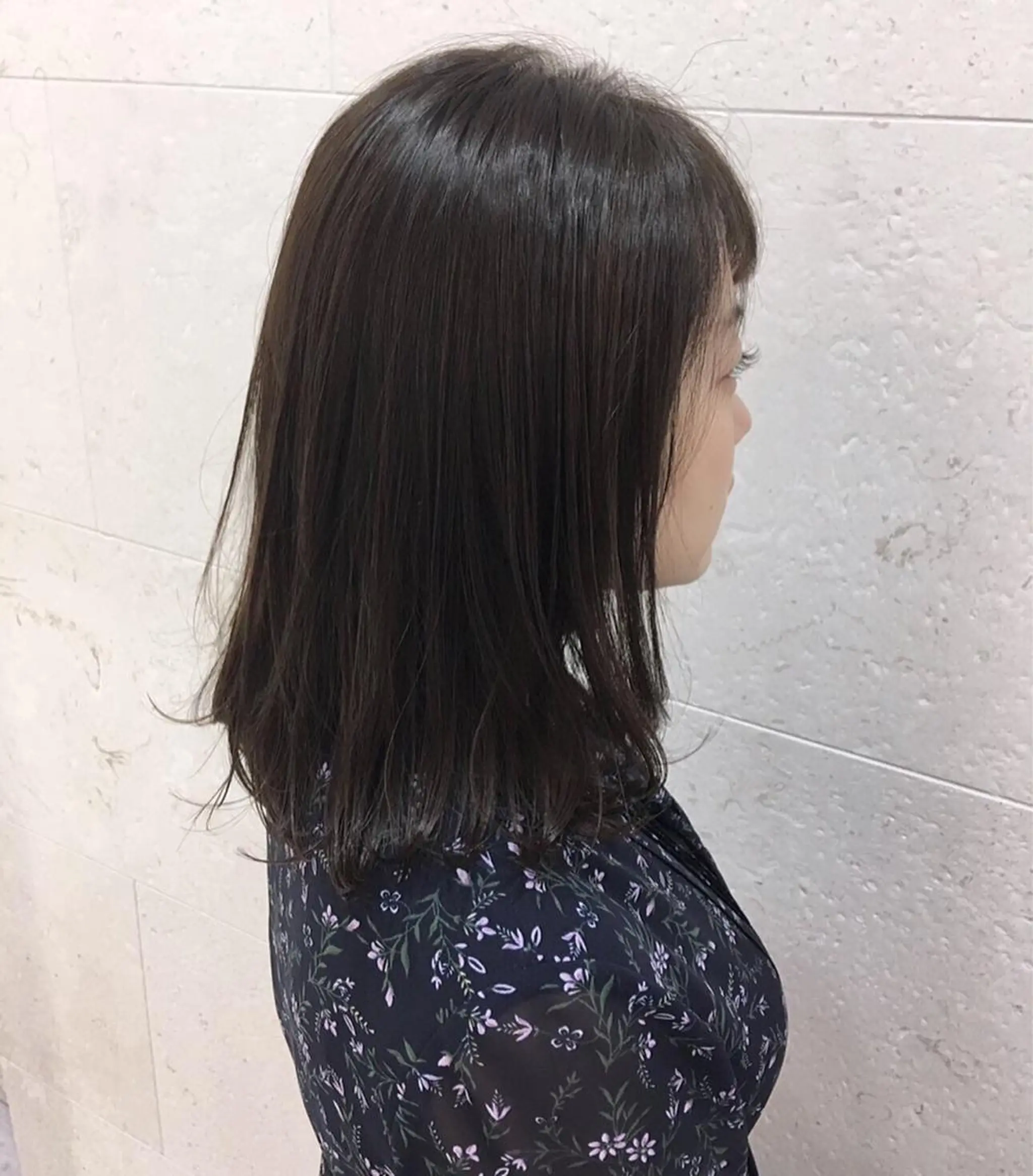 セミロング カラー ベージュカラー フォギーベージュ レイヤーカット トリートメント カット ヘアカラー トリートメント 斉藤 貴也のヘアスタイル